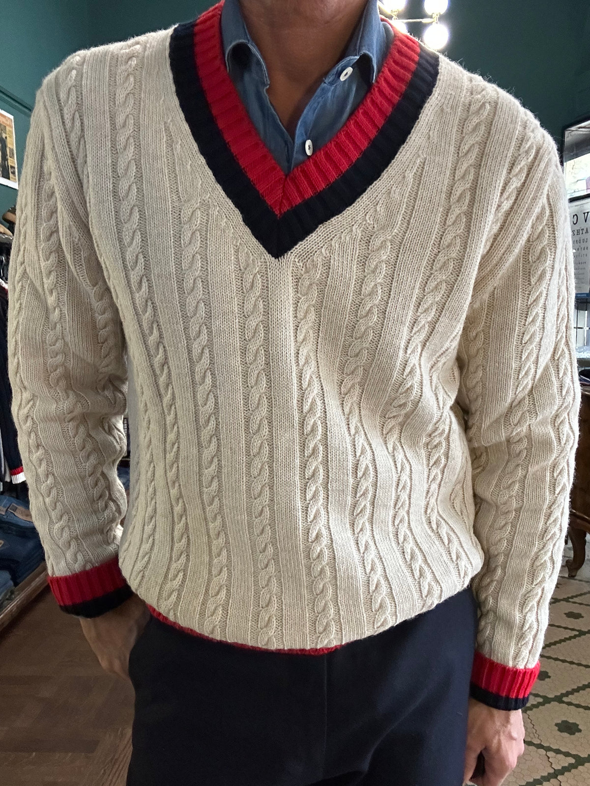 Maglione scollo V College misto lana