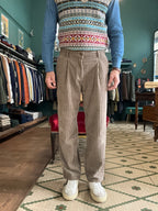 Pantalone chino con pence in velluto roccia