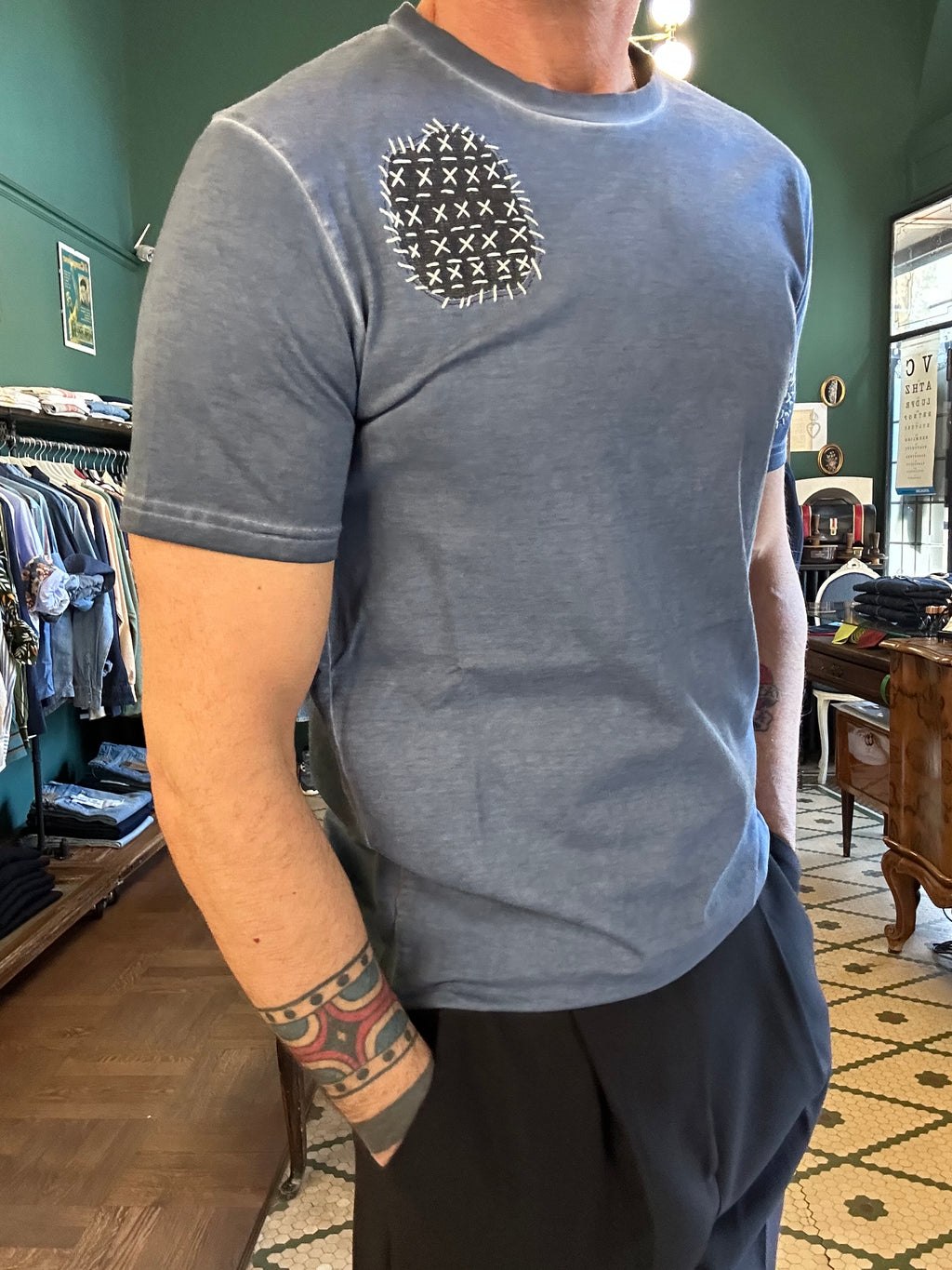Garry's Earth t-shirt with embroidery
