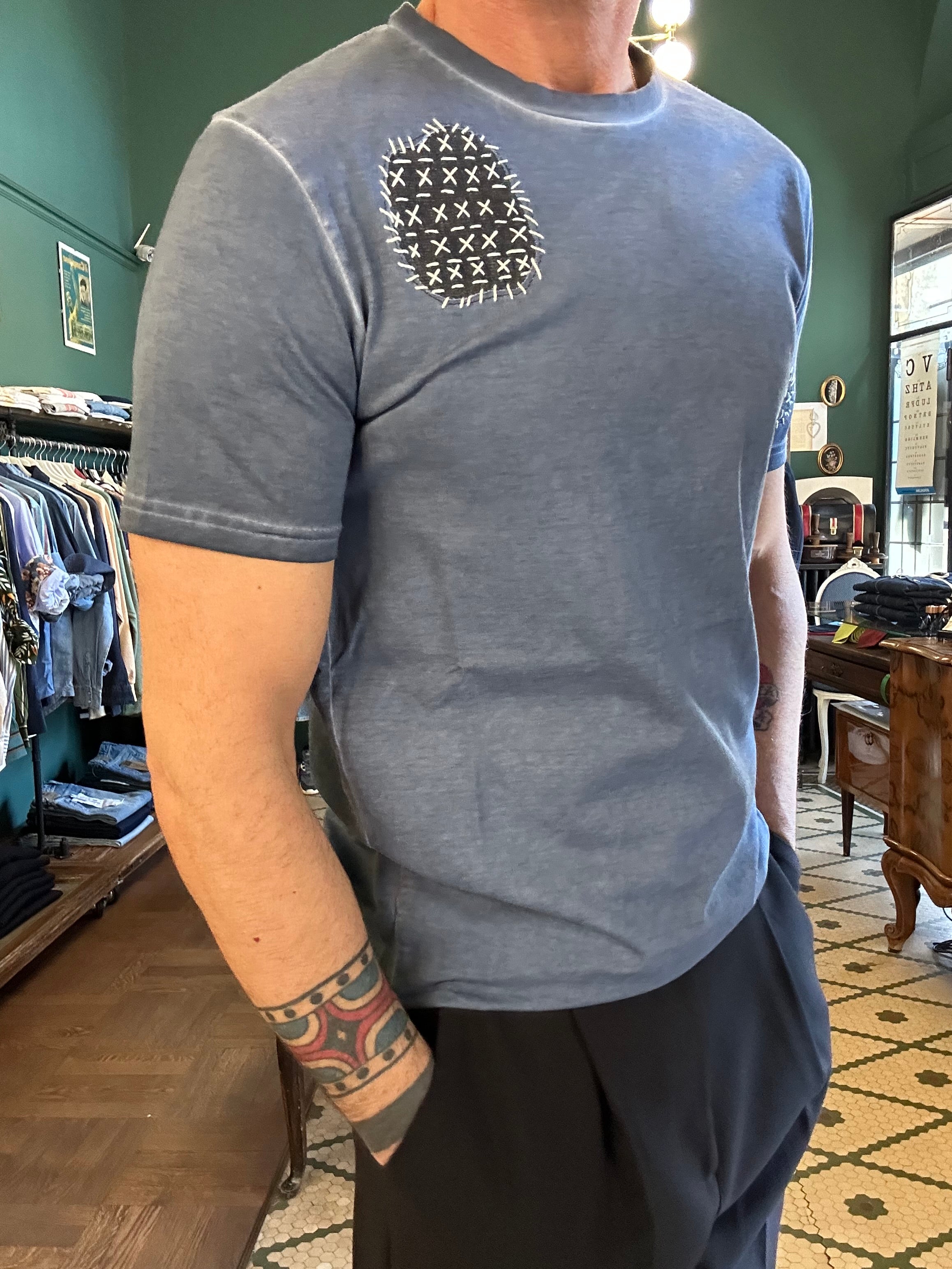 Garry's Earth t-shirt with embroidery