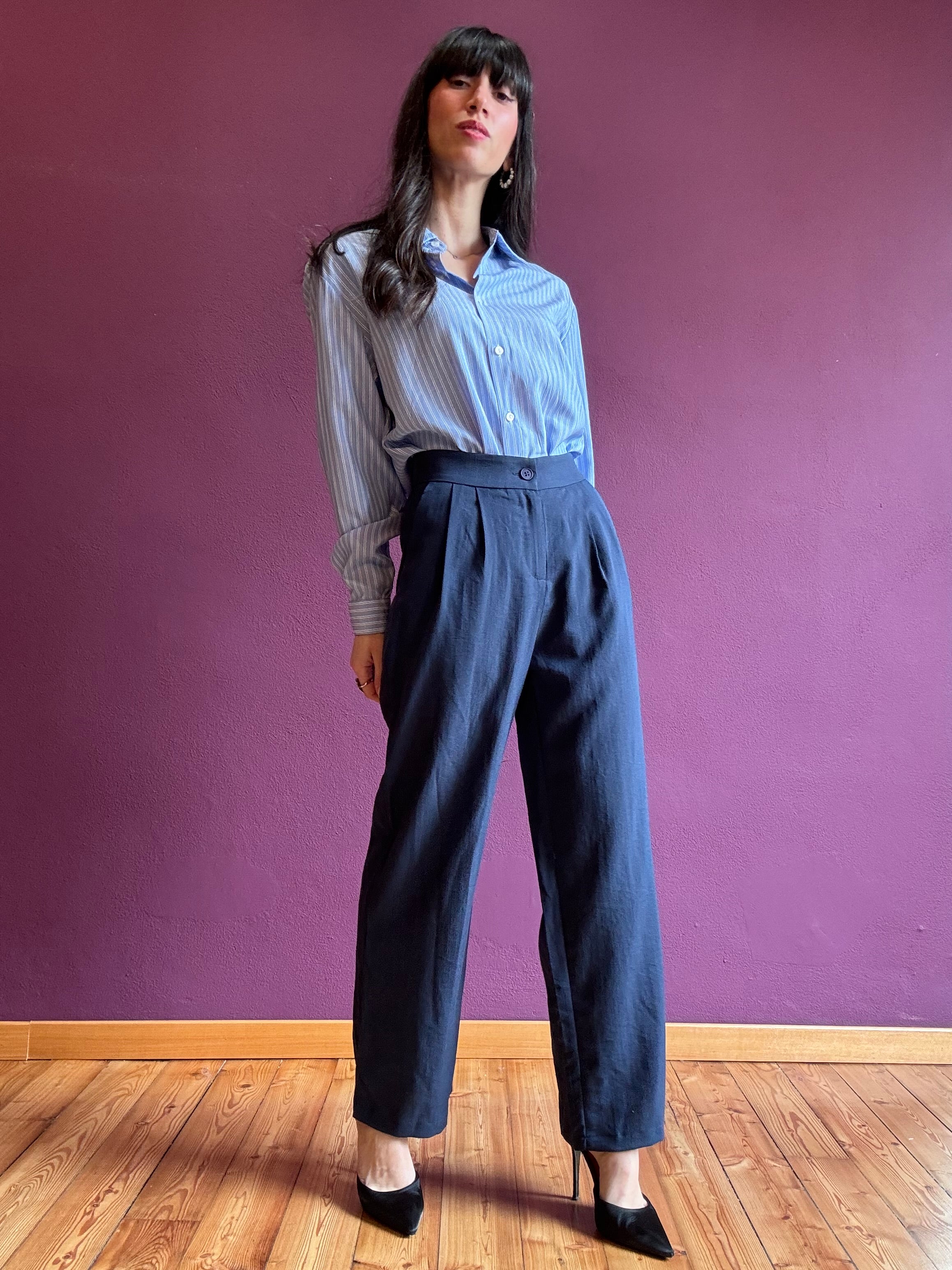 Pants with pleats and elastic waistband