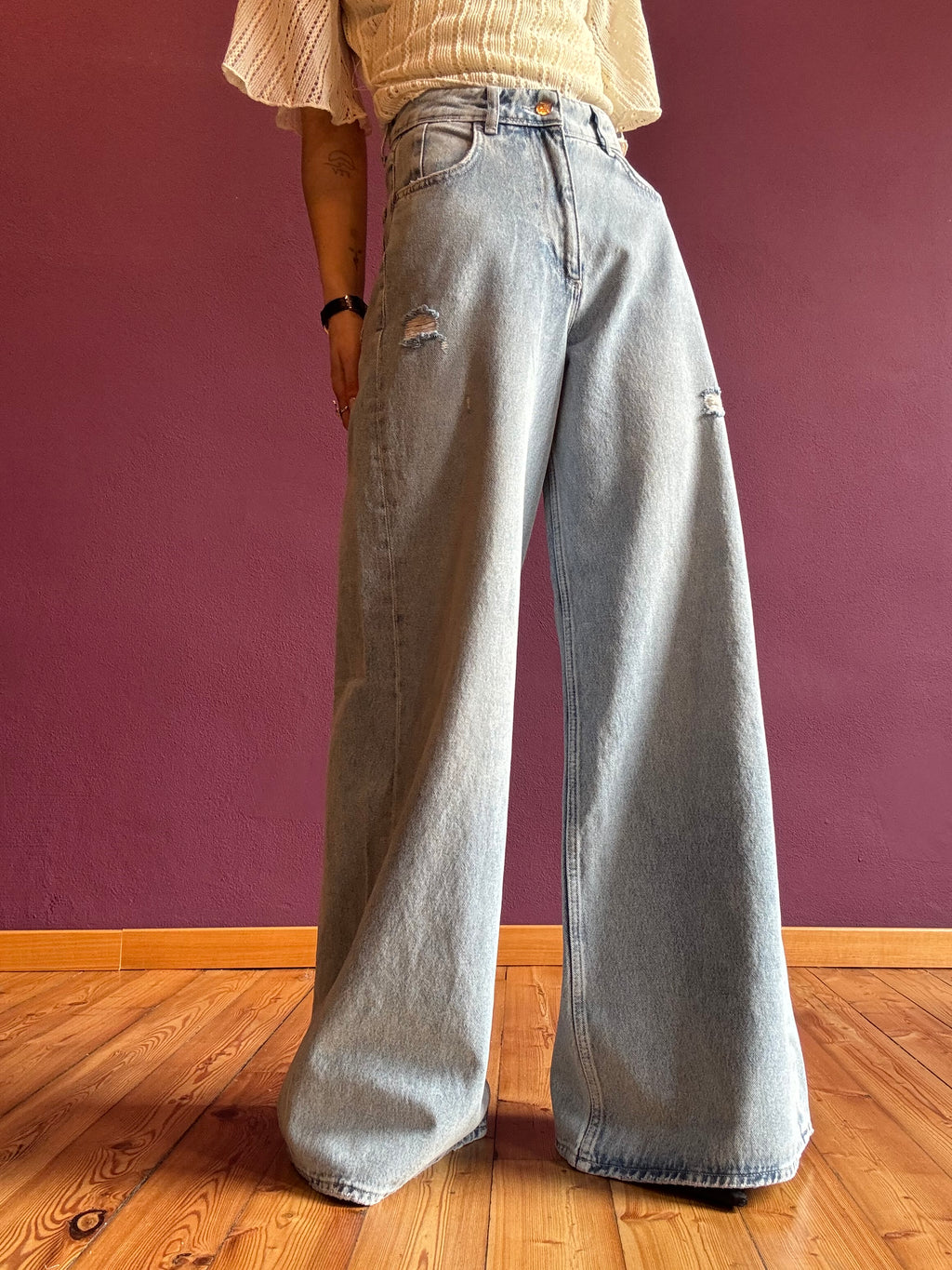 Baggy ripped jeans