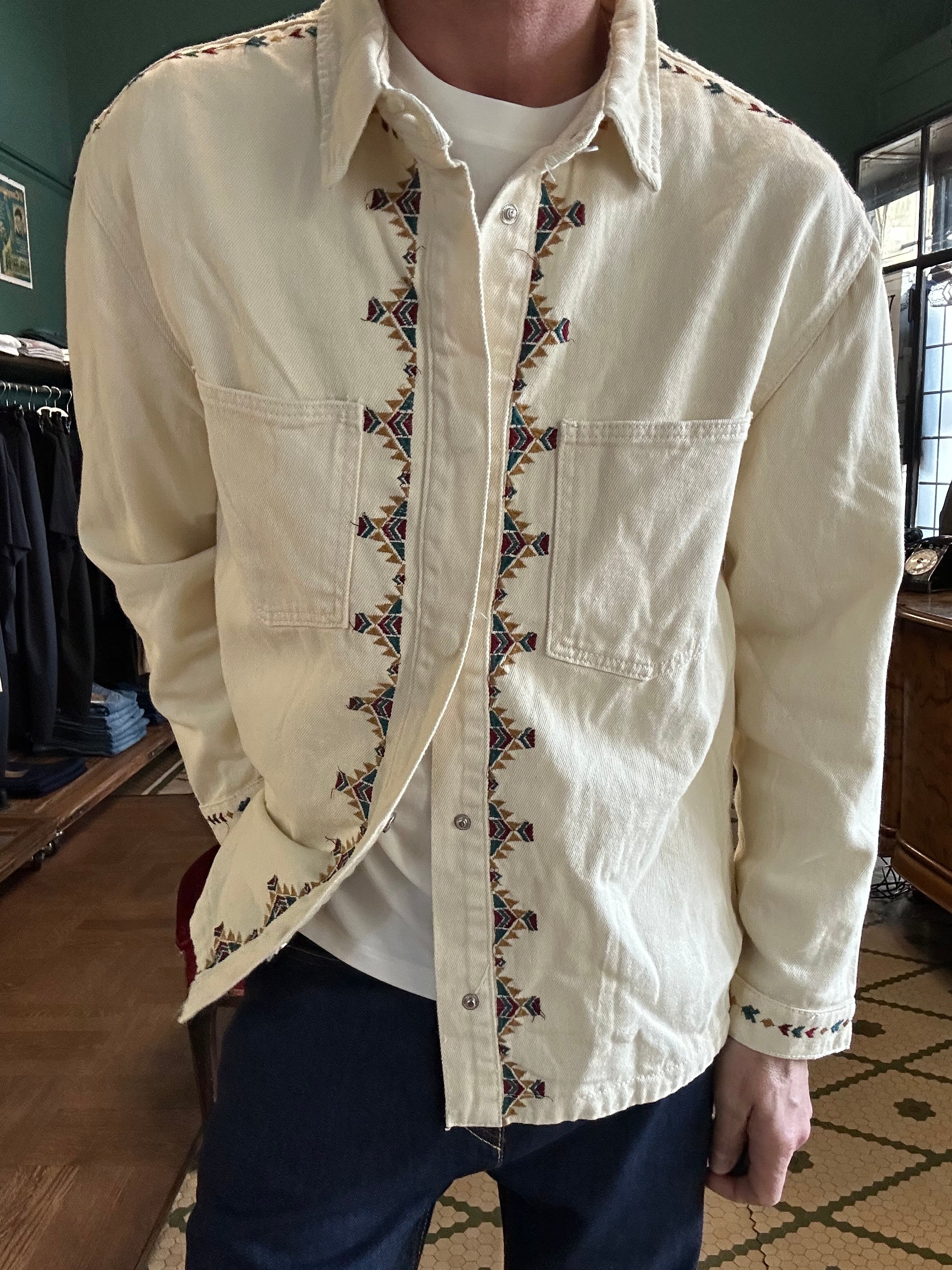 Overshirt con ricami indy