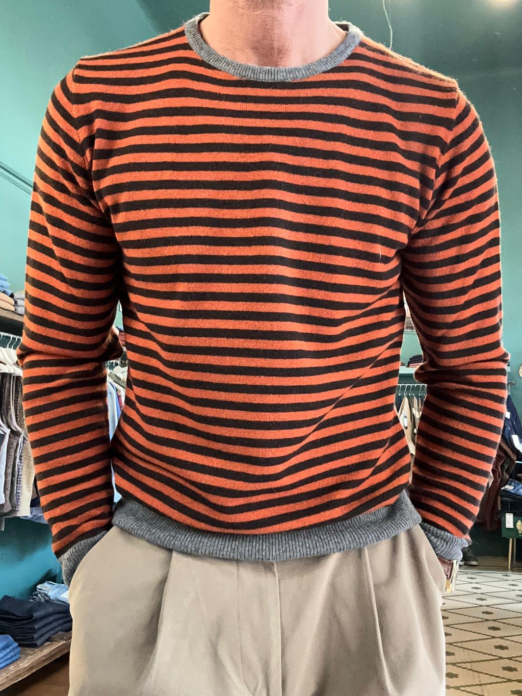 Maglione in lana a righe Nero e arancio