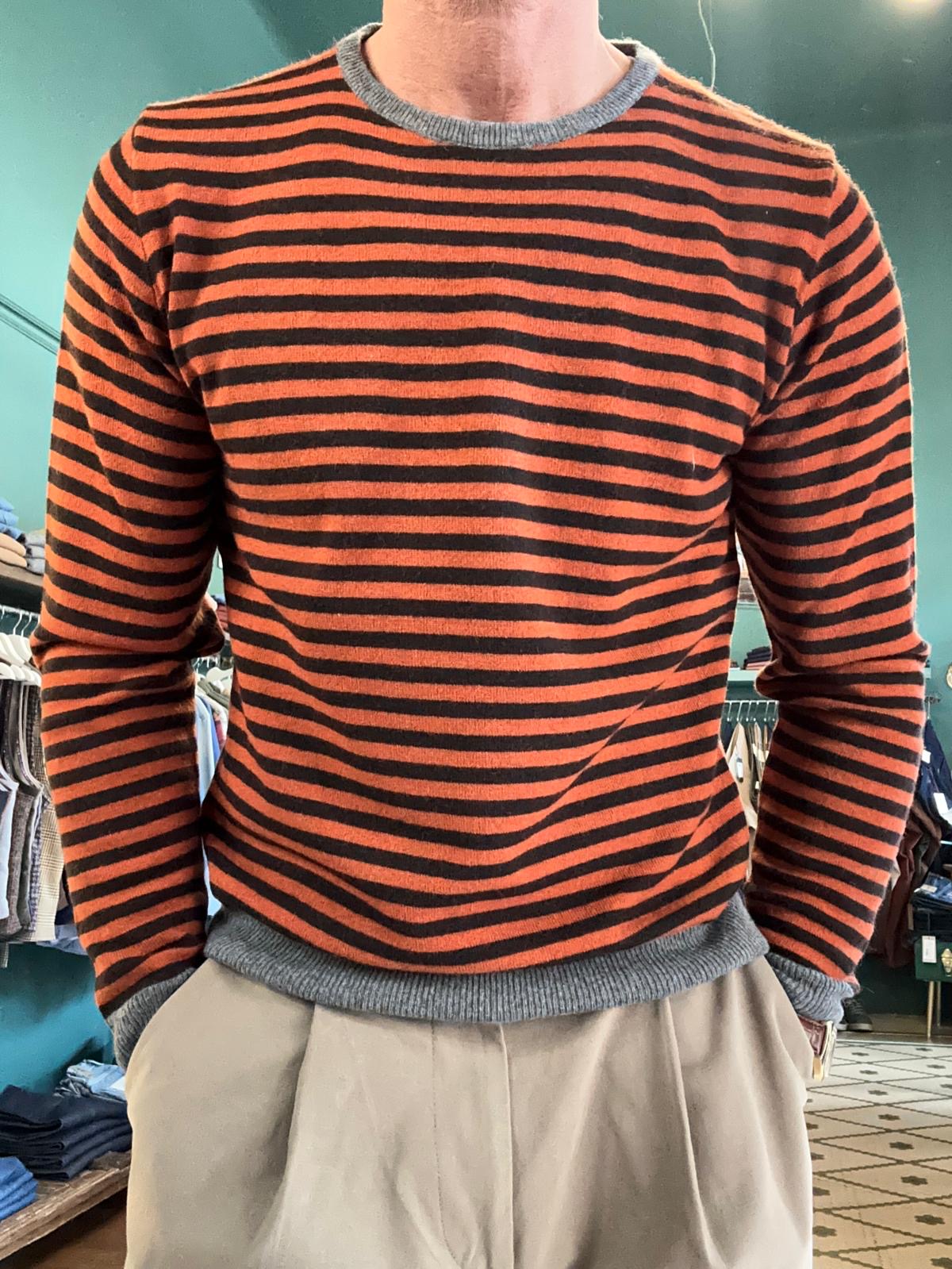 Maglione in lana a righe Nero e arancio