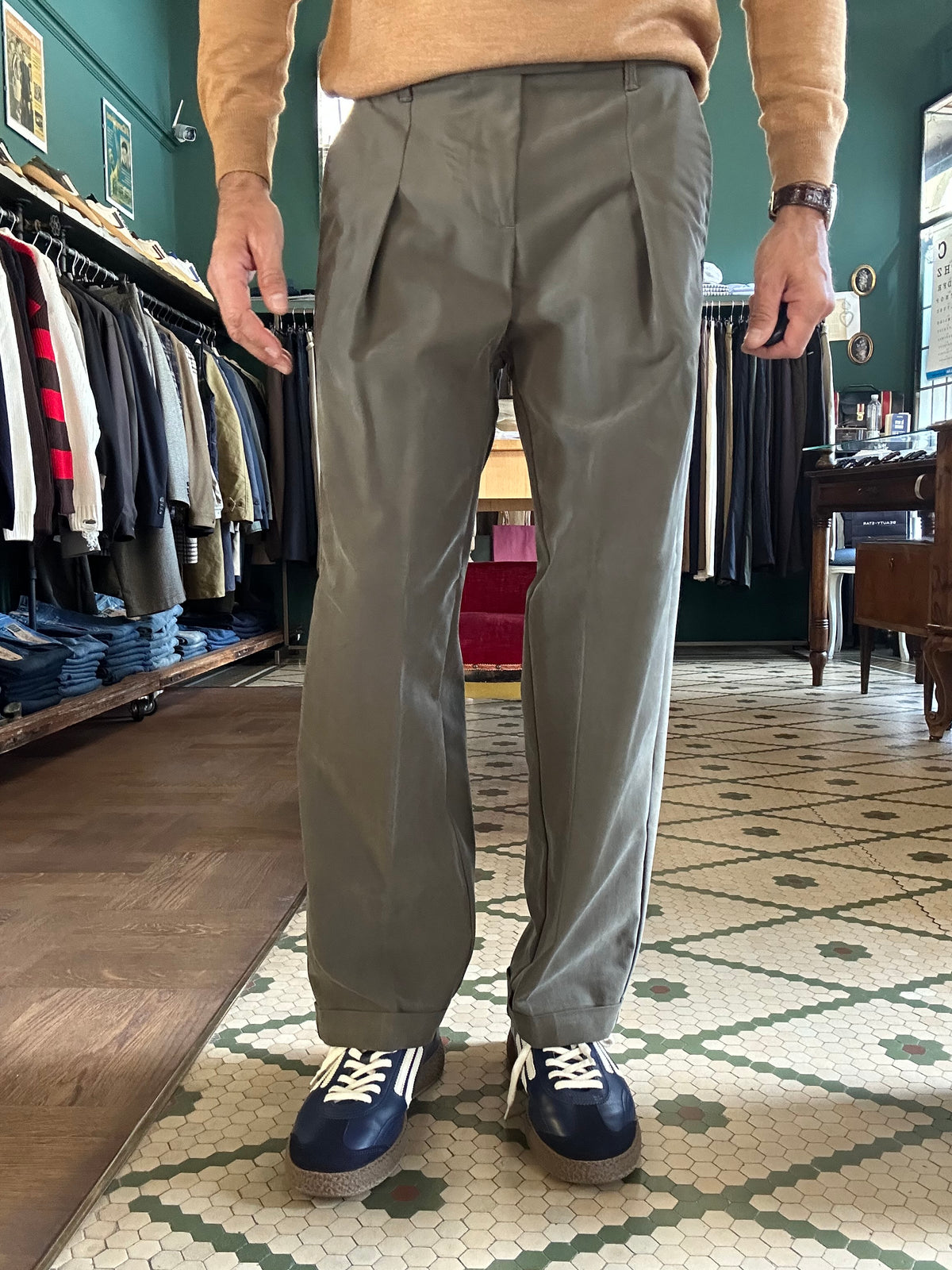 Pantalone Gand con pence loose fit