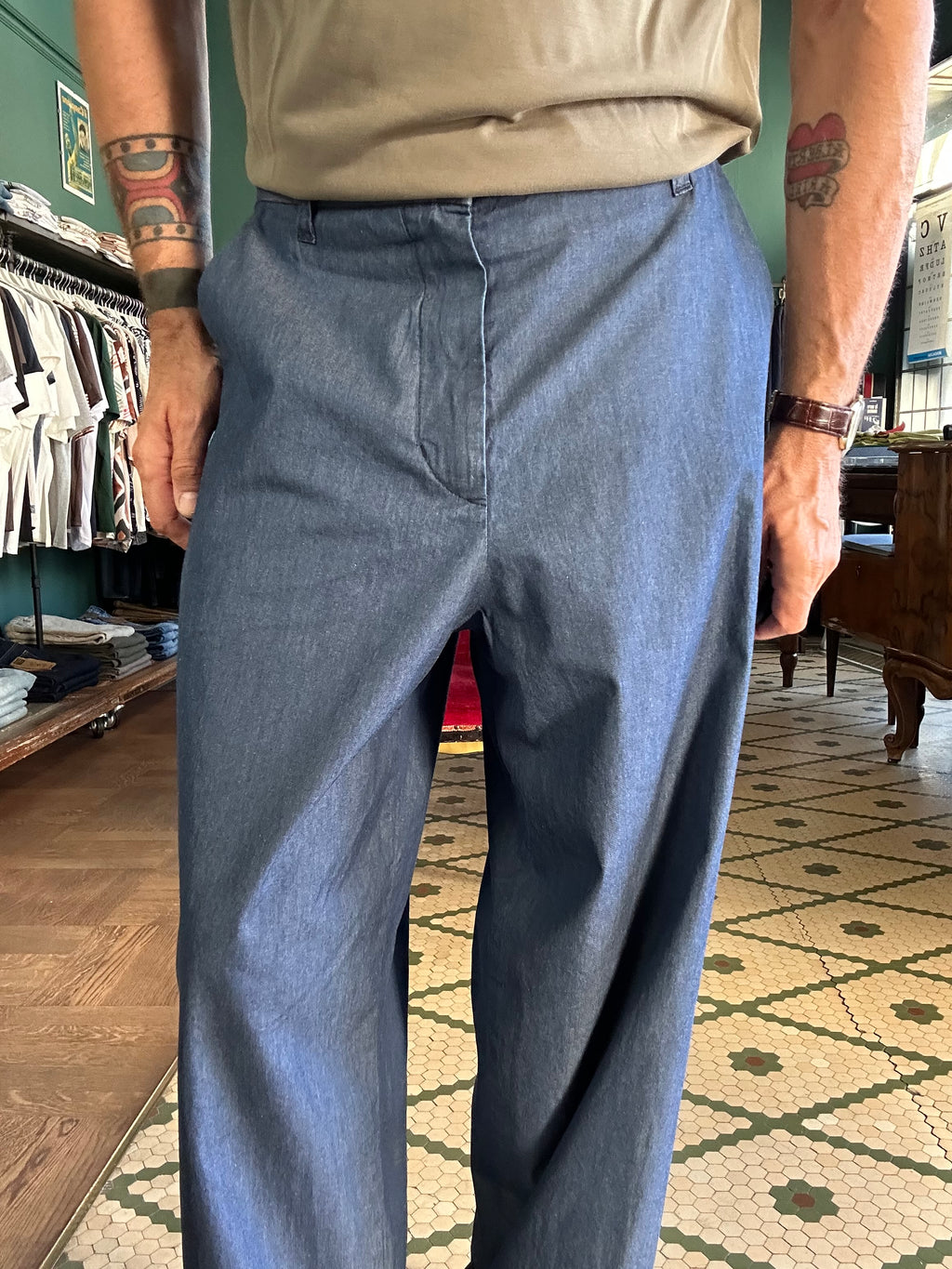 Pantalone vestibilitá comoda in chambray