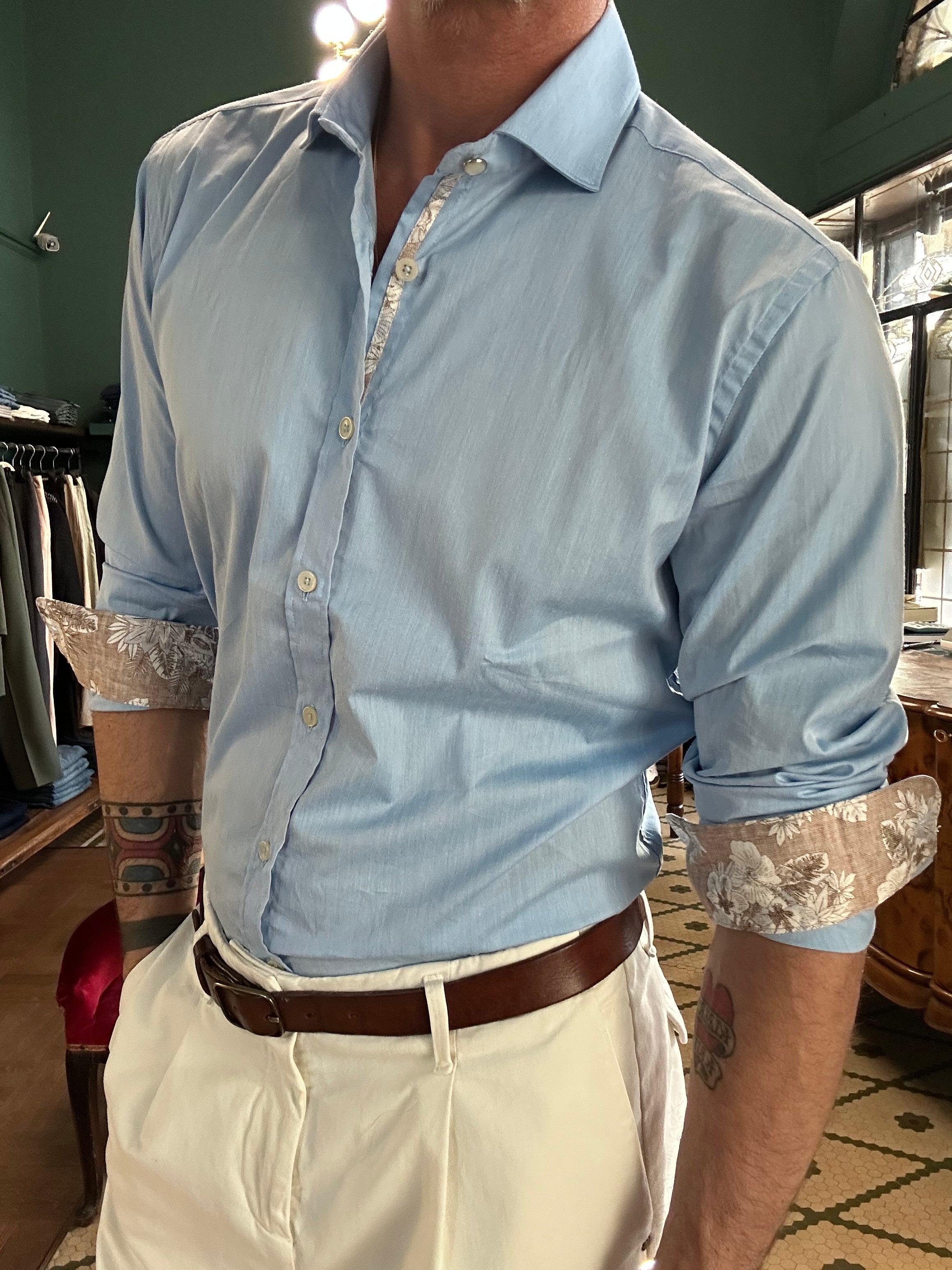 Camicia in mussola di cotone con dettagli fantasia floreale