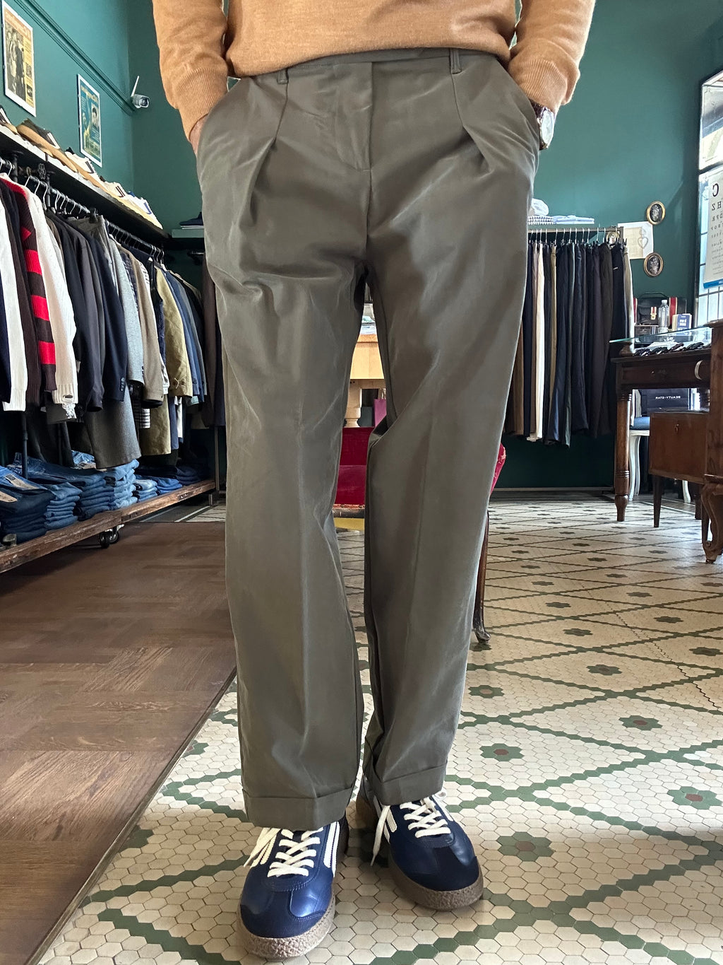 Pantalone Gand con pence loose fit