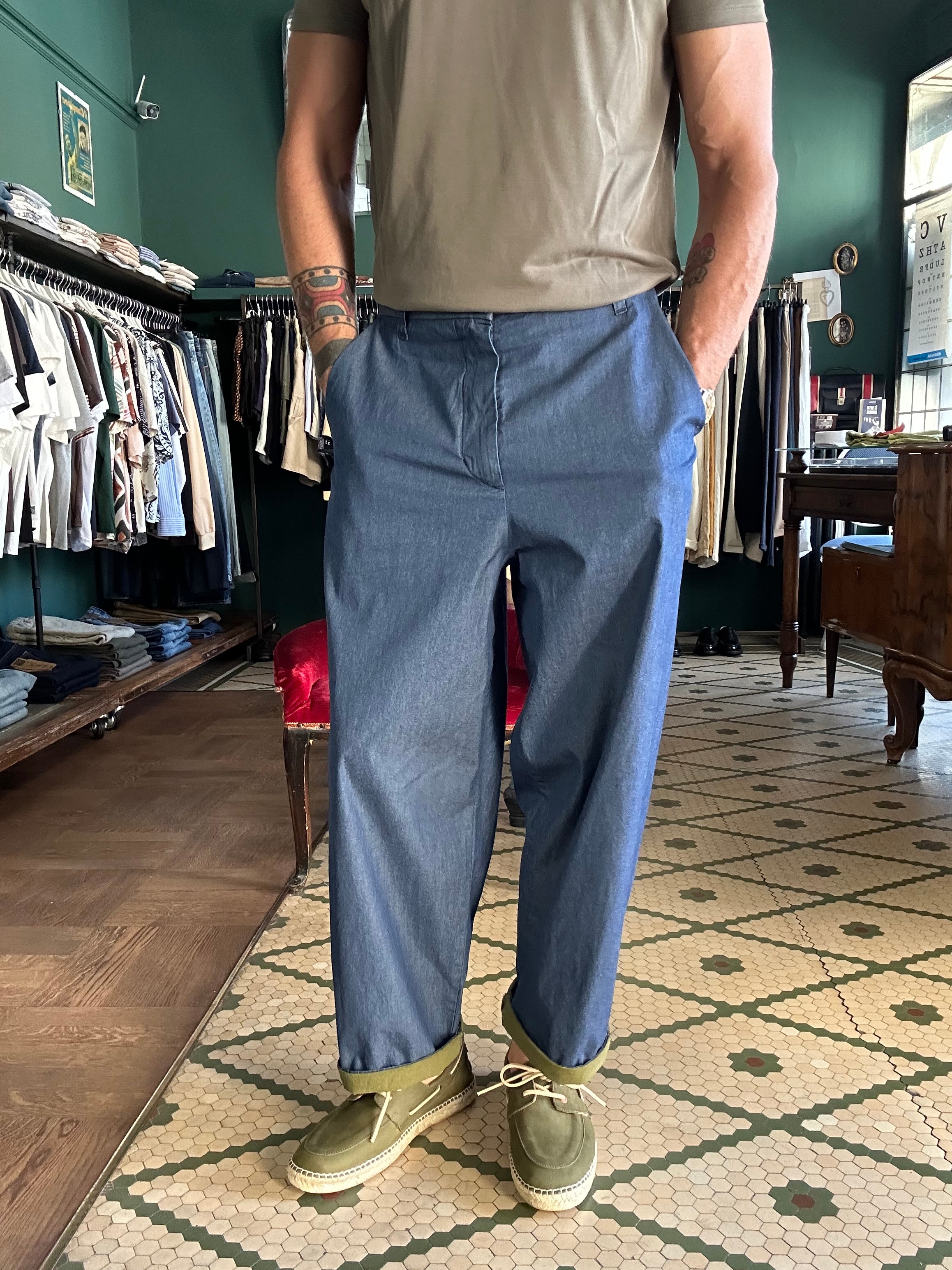 Pantalone vestibilitá comoda in chambray