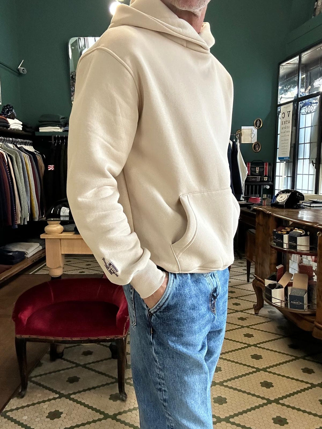 Felpa con cappuccio e marsupio