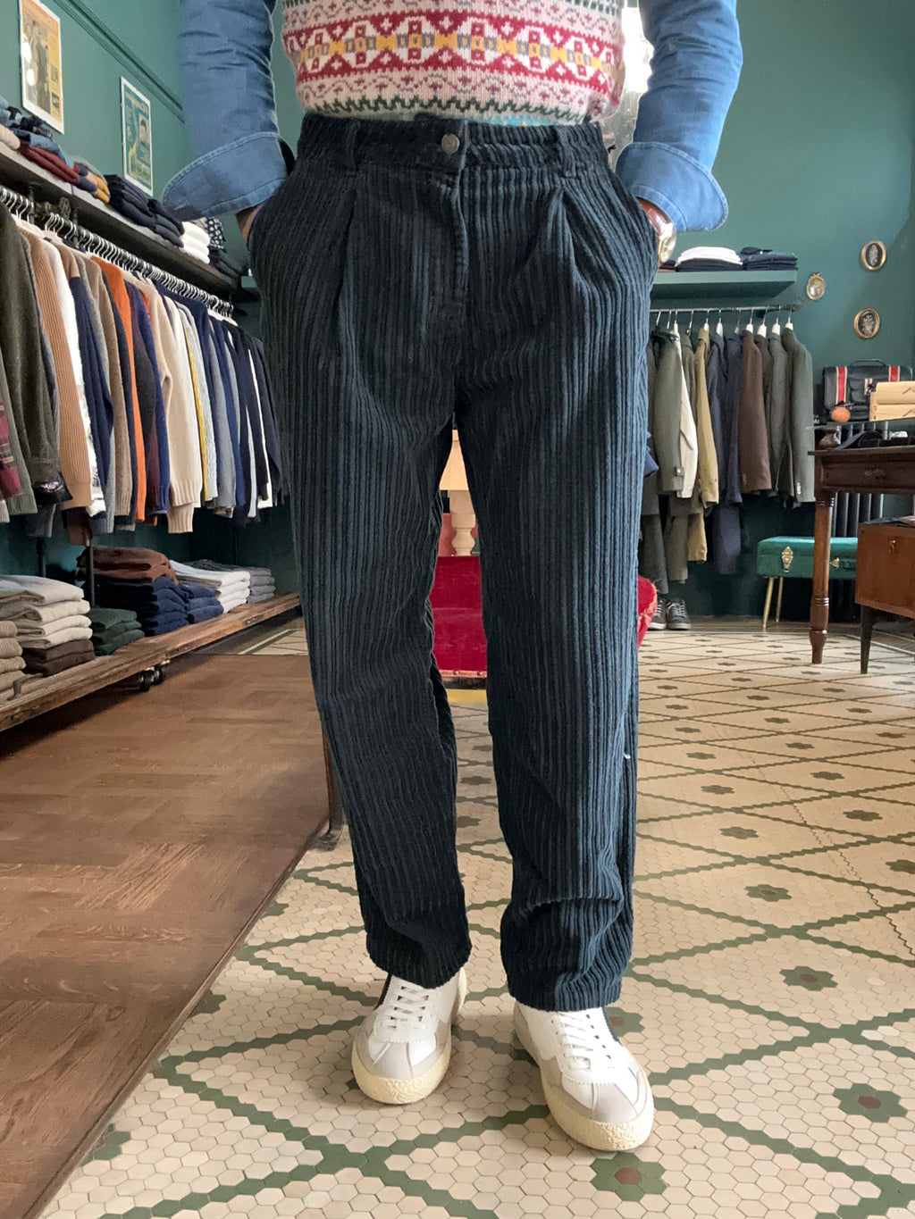 Pantalone chino con pence in velluto roccia