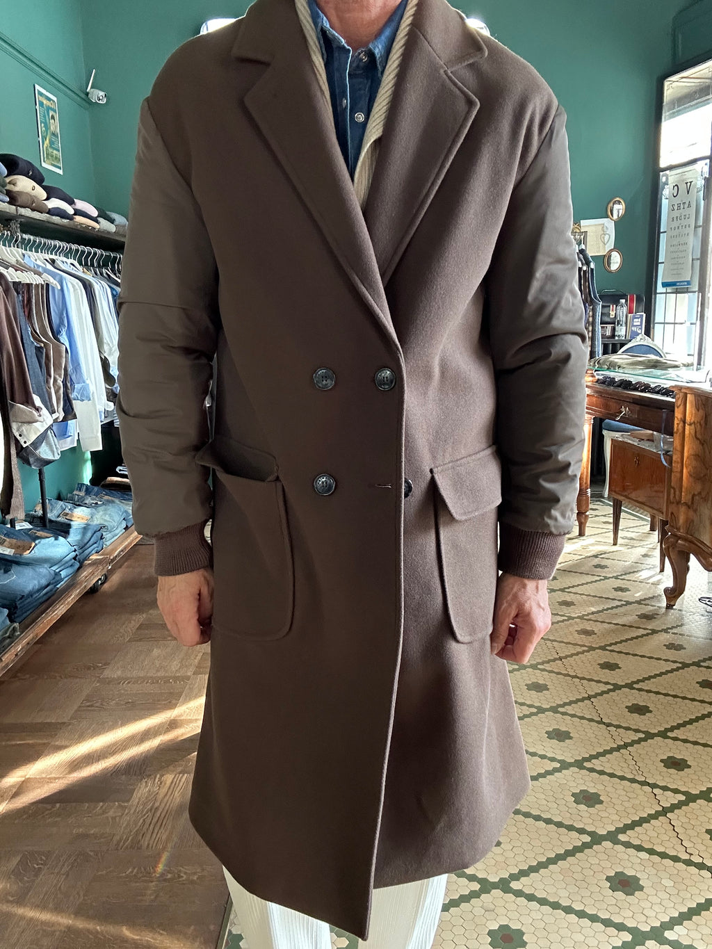 Cappotto doppiopetto con manica impermeabile