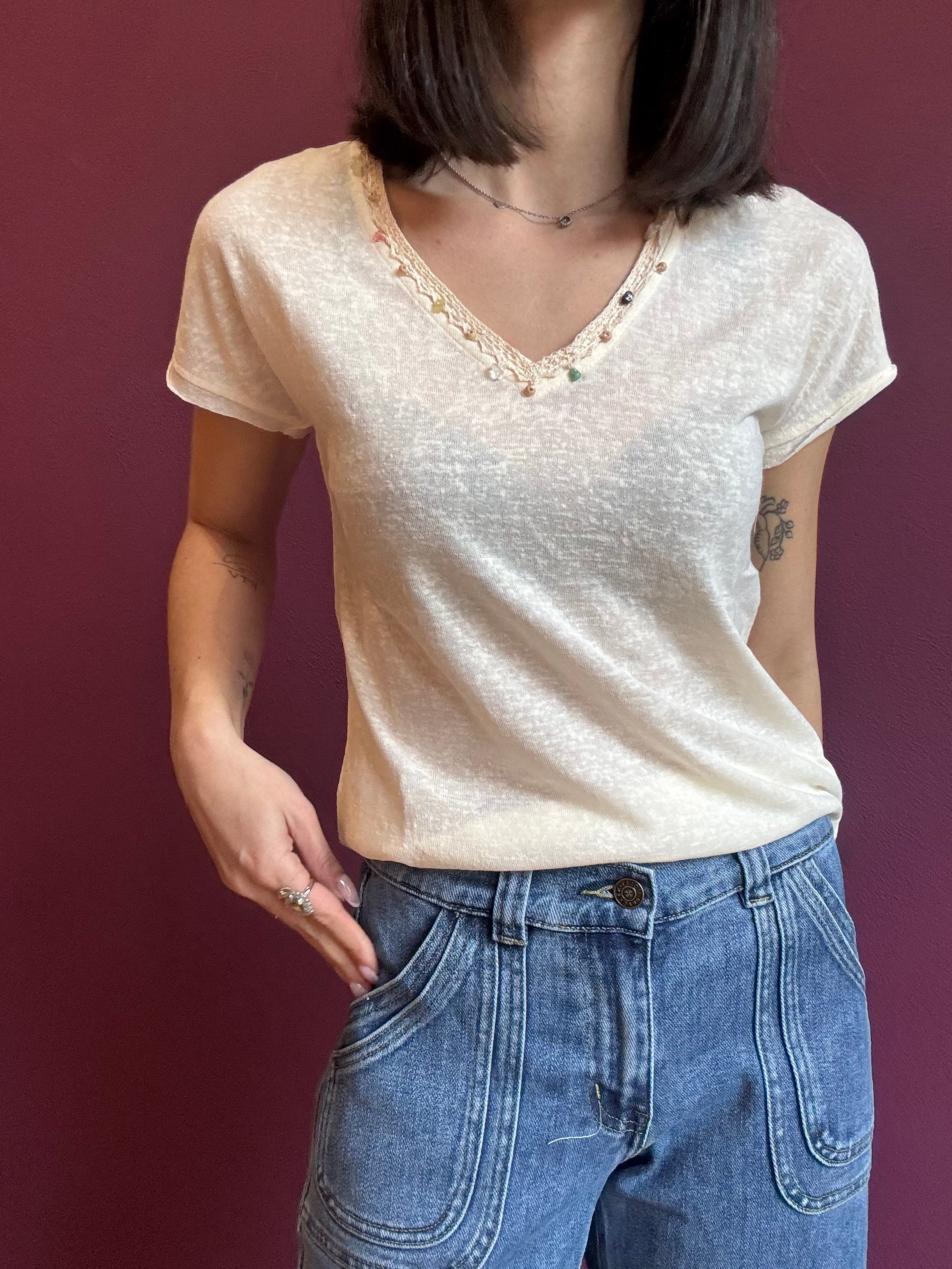 V-neck T-shirt with collar detail