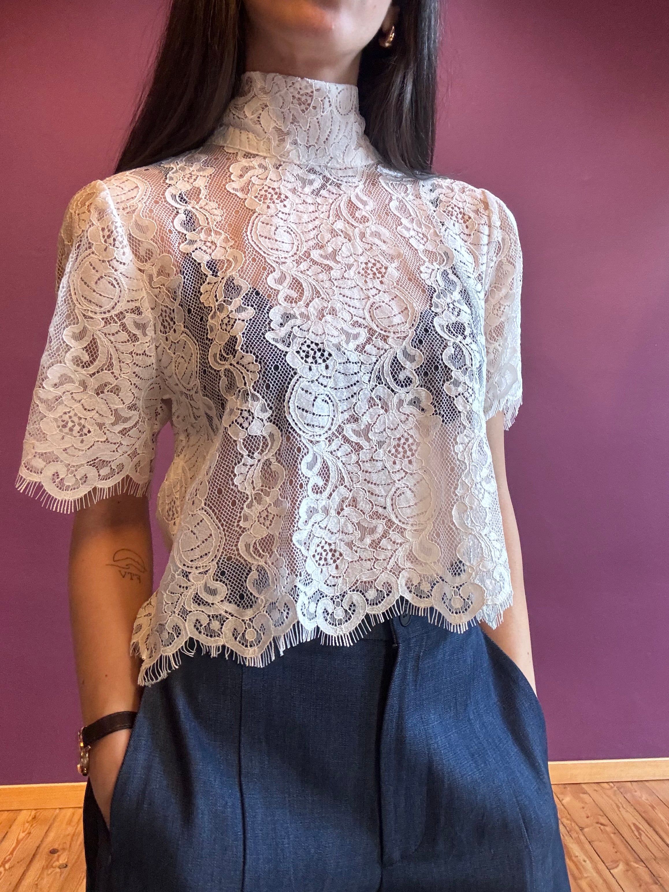 Maglietta in pizzo con fiocco