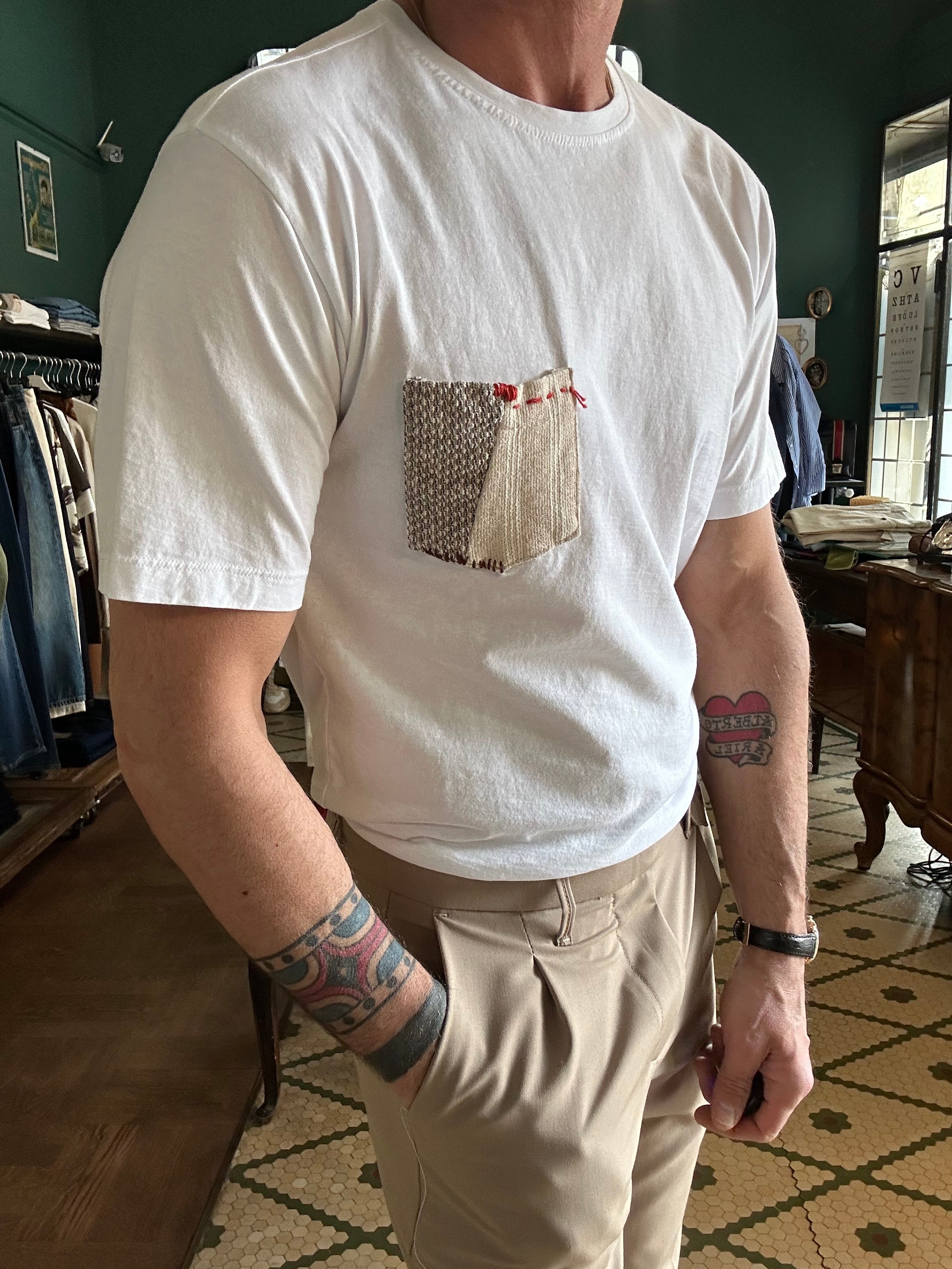 T-shirt koon con taschino fantasia