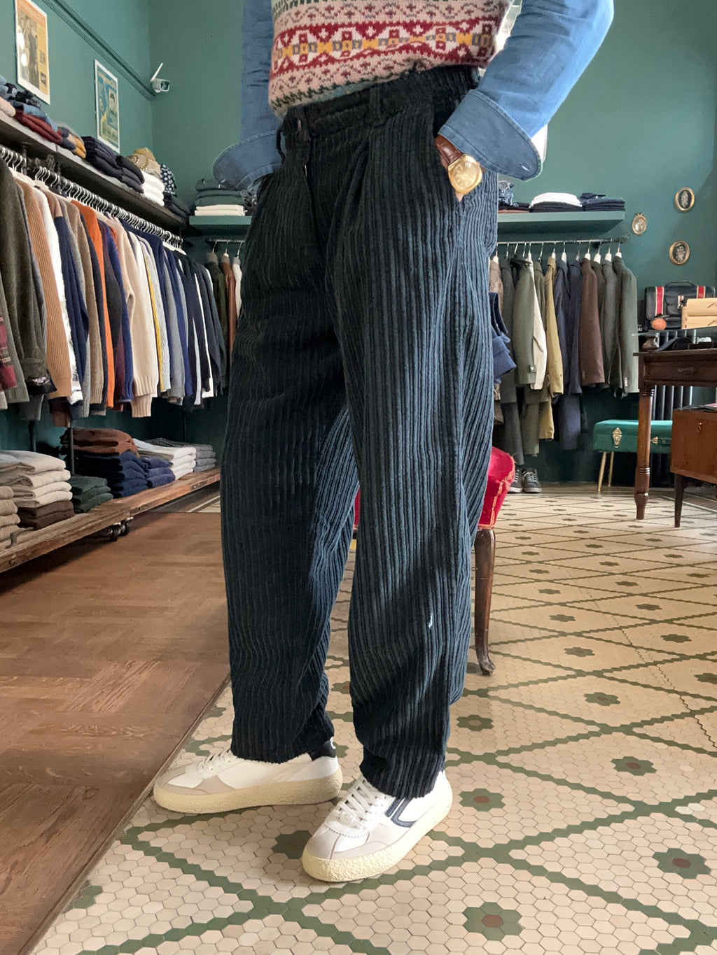 Pantalone chino con pence in velluto roccia