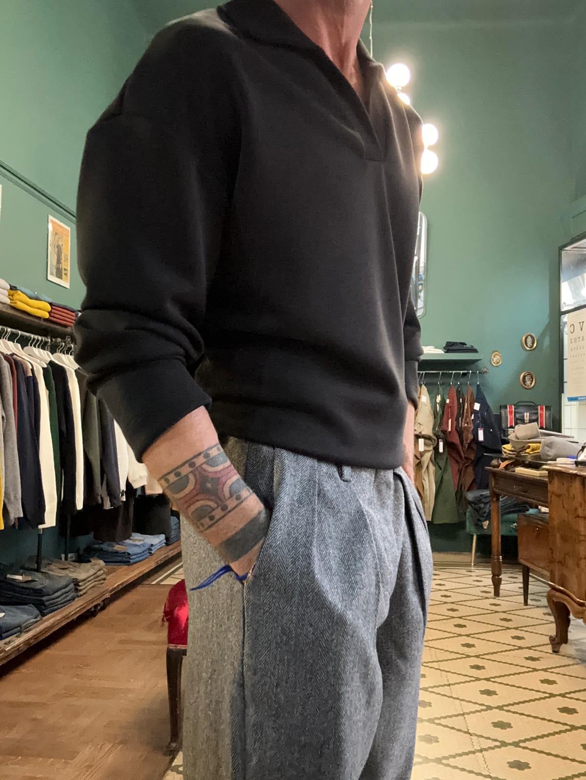 felpa collo polo nera