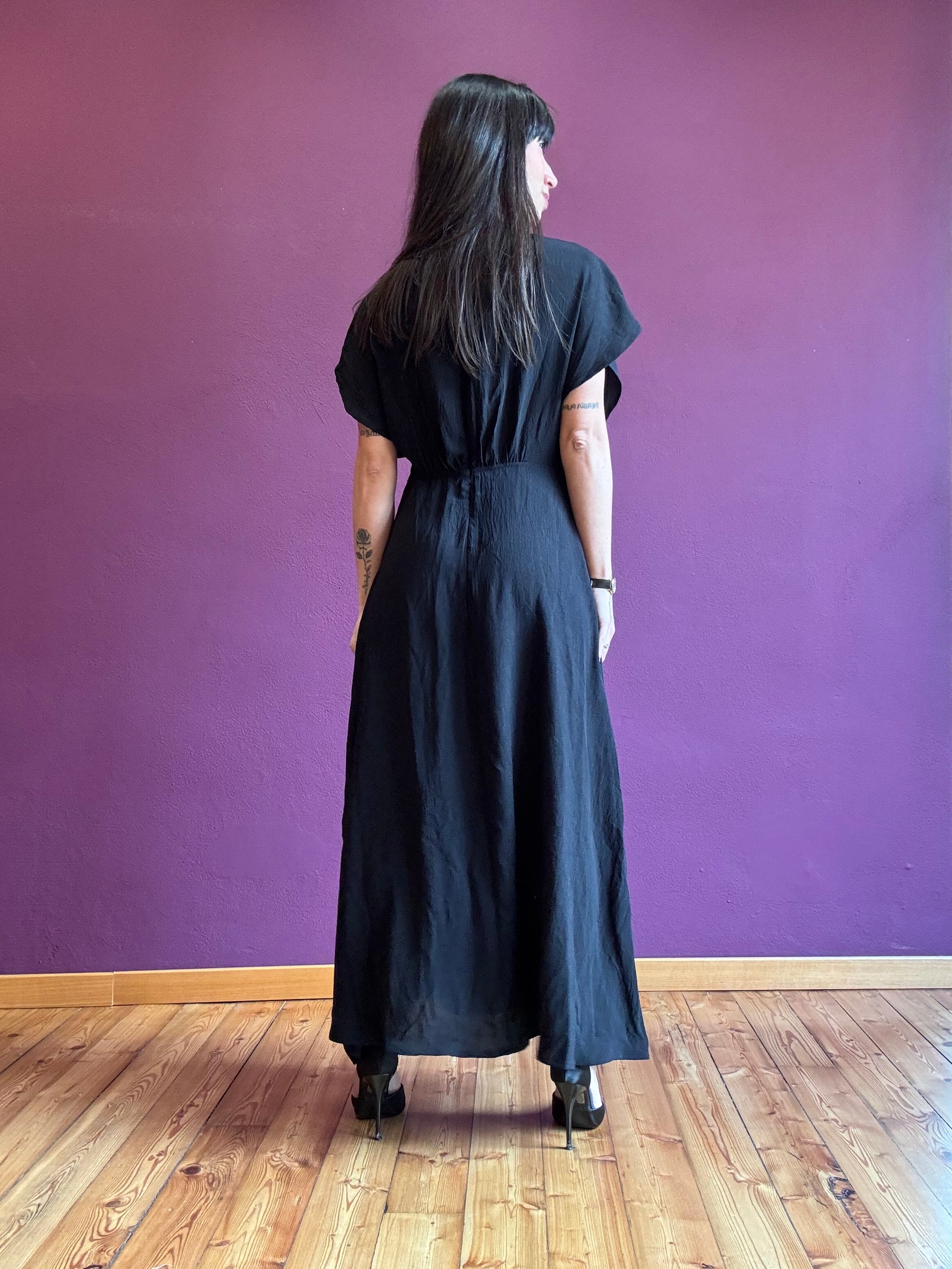 Vestito con scollo a V e maniche a farfalla