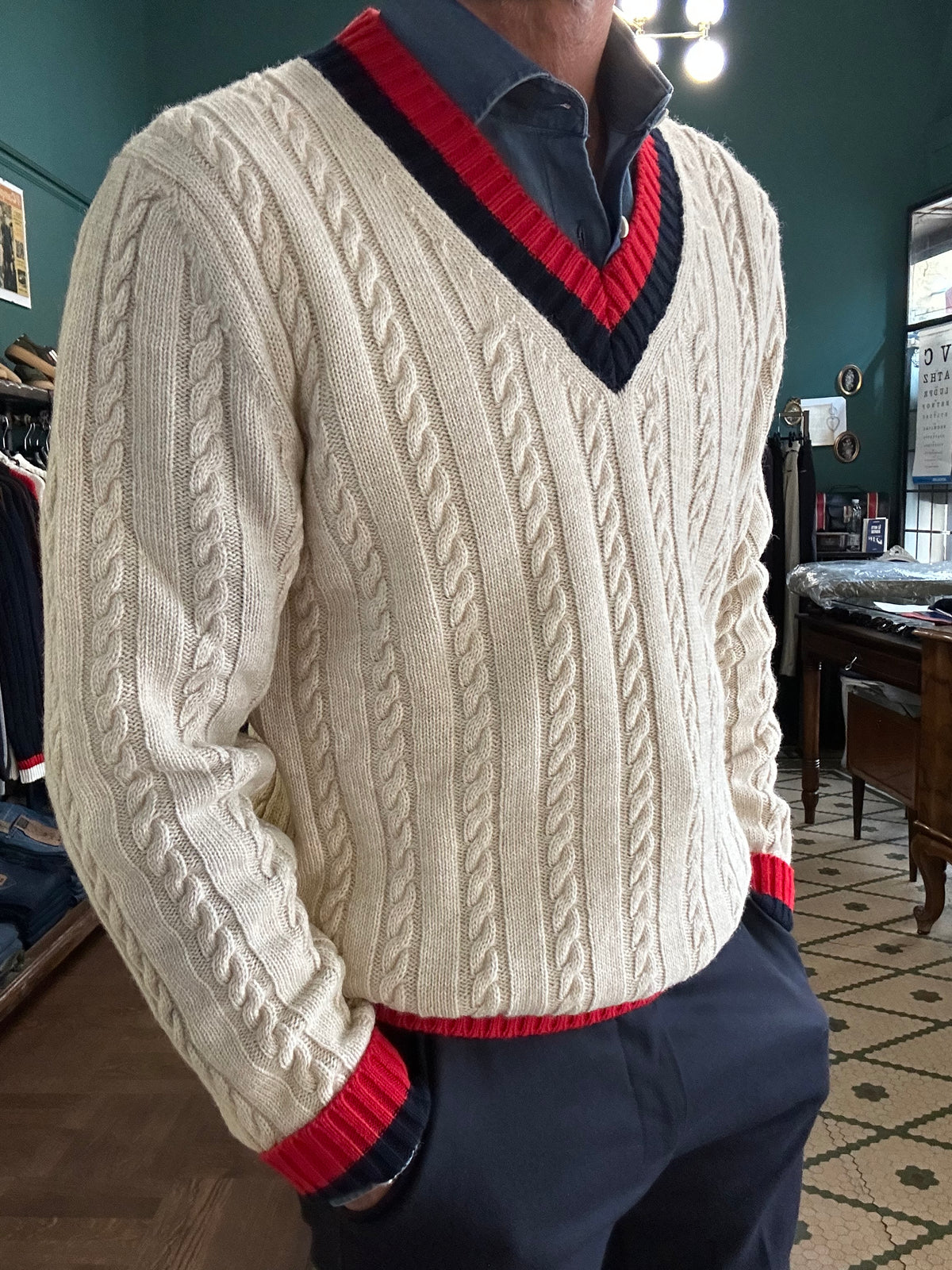 Maglione scollo V College misto lana