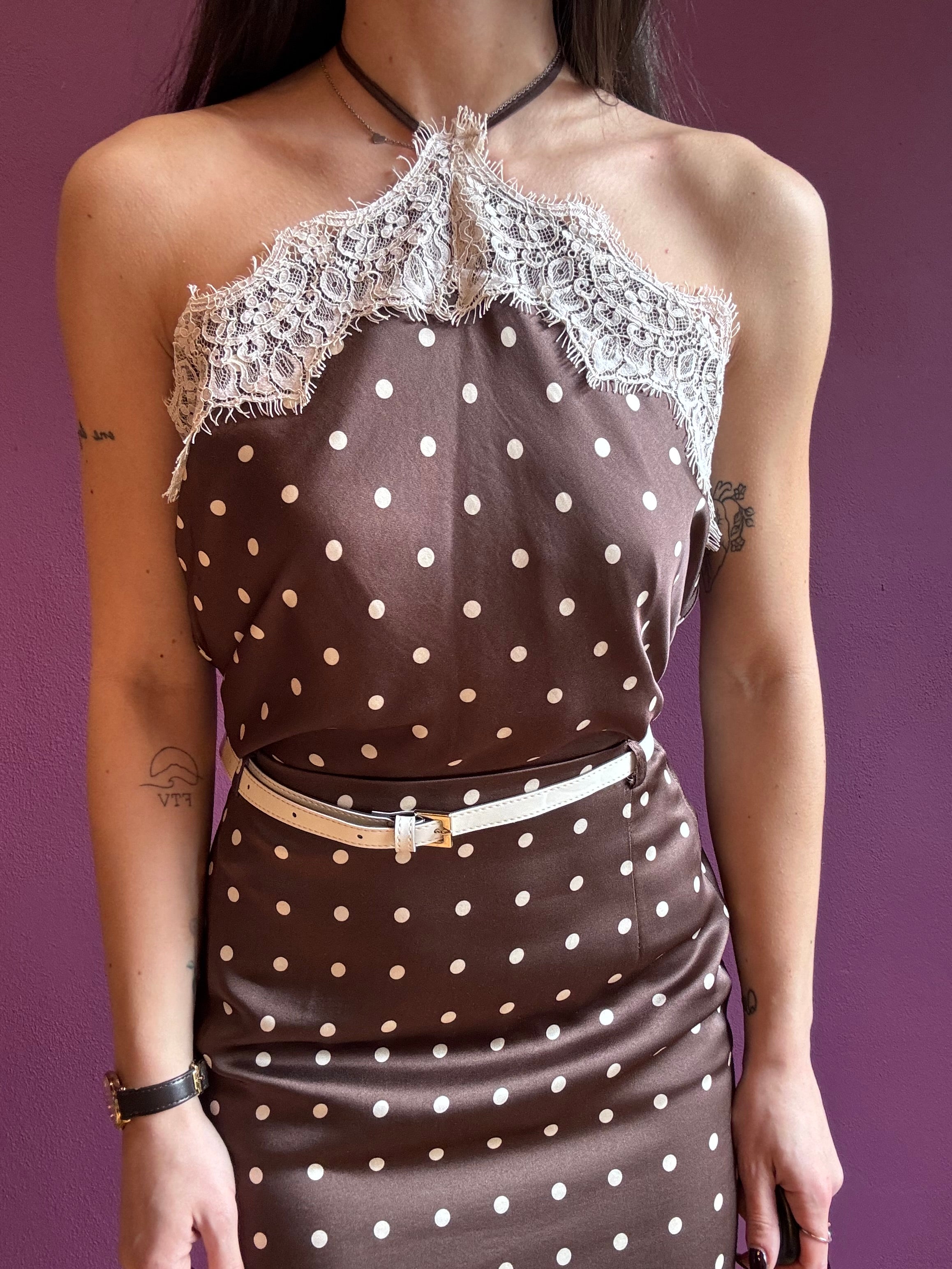 Top in satin moro a pois con pizzo