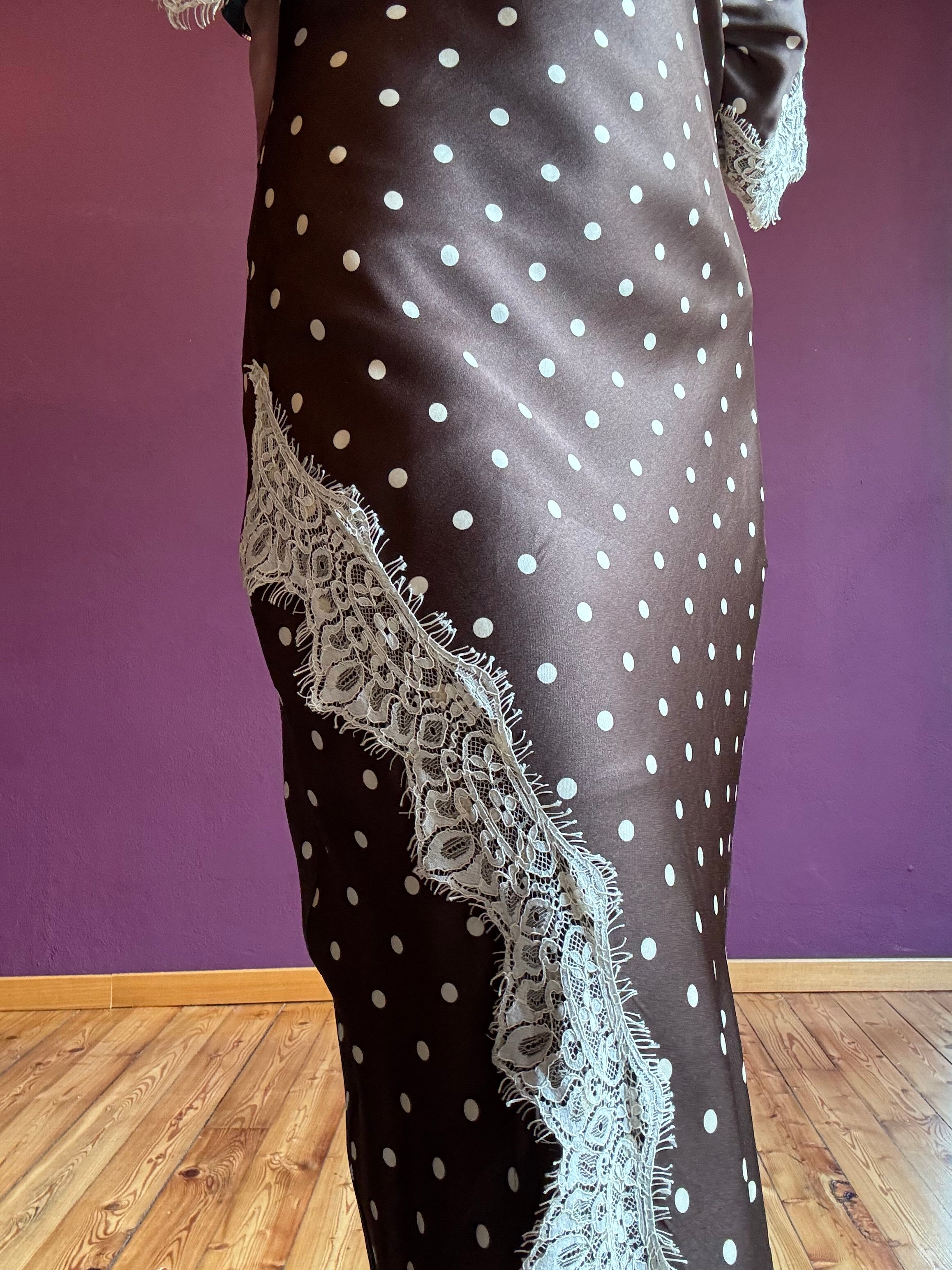 Abito manica a farfalla a pois con spacco in pizzo