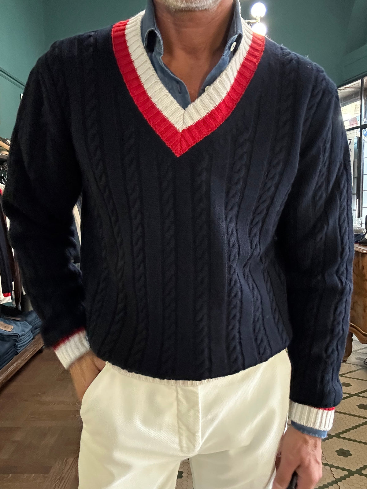 Maglione scollo V College misto lana