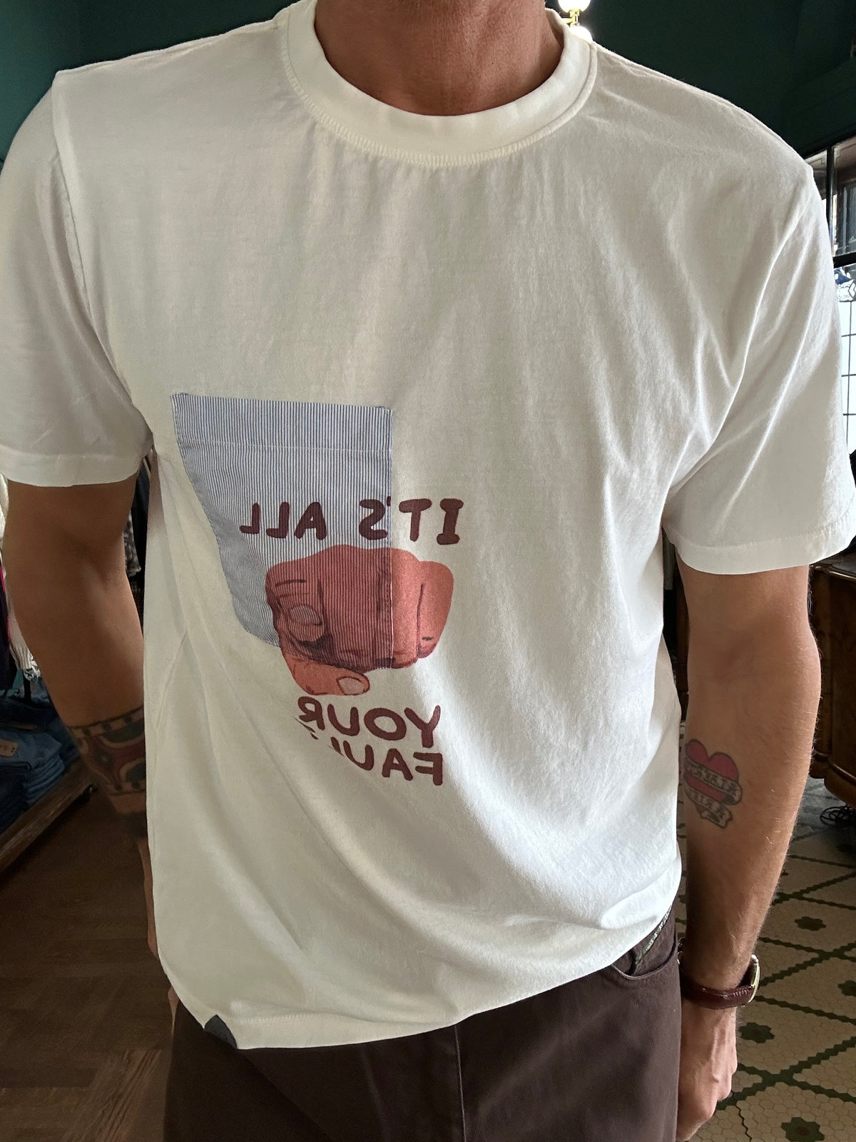 T-Shirt in cotone Koon con stampa e taschino