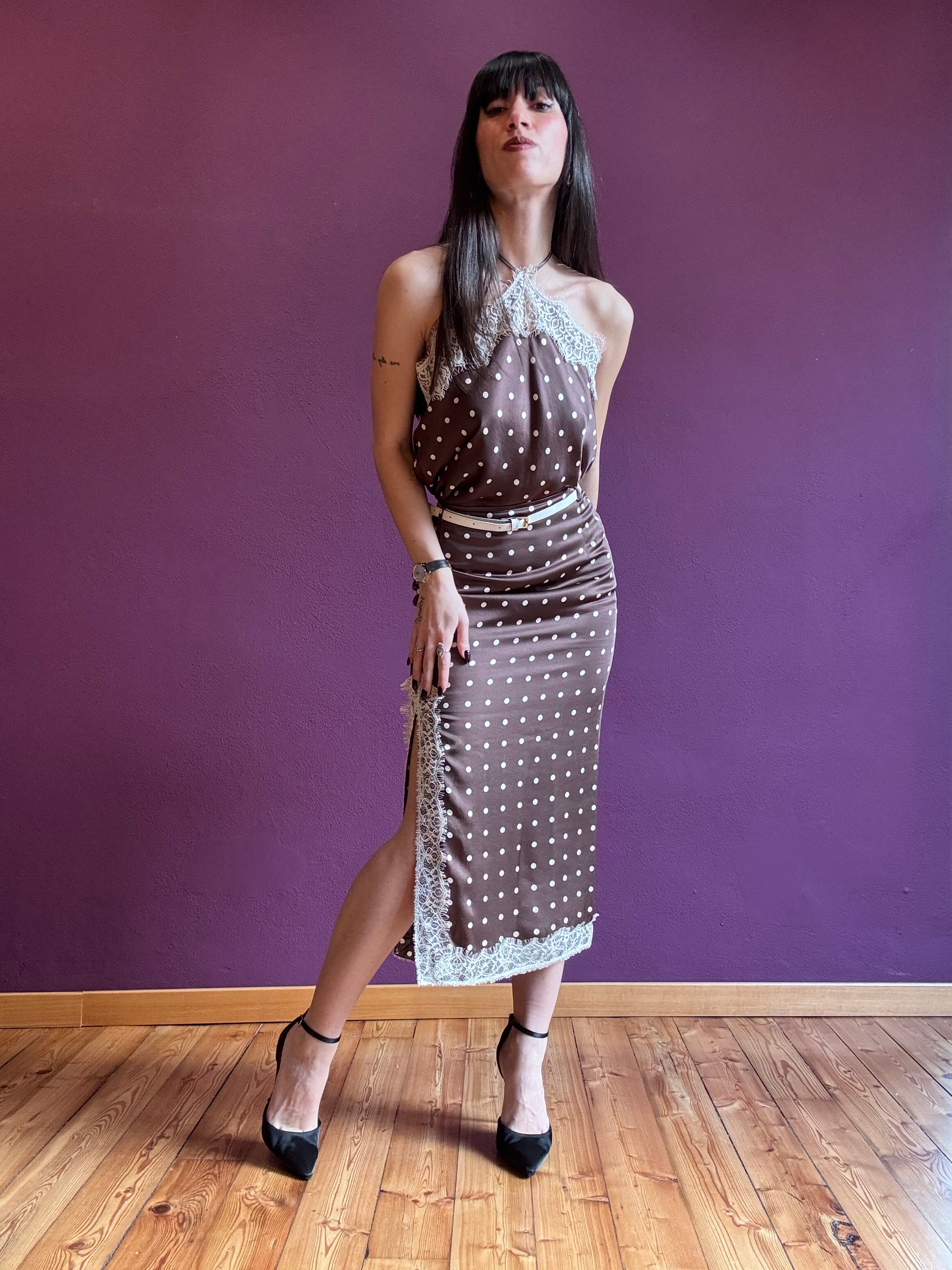 Gonna longuette satin moro a pois con dettagli in pizzo