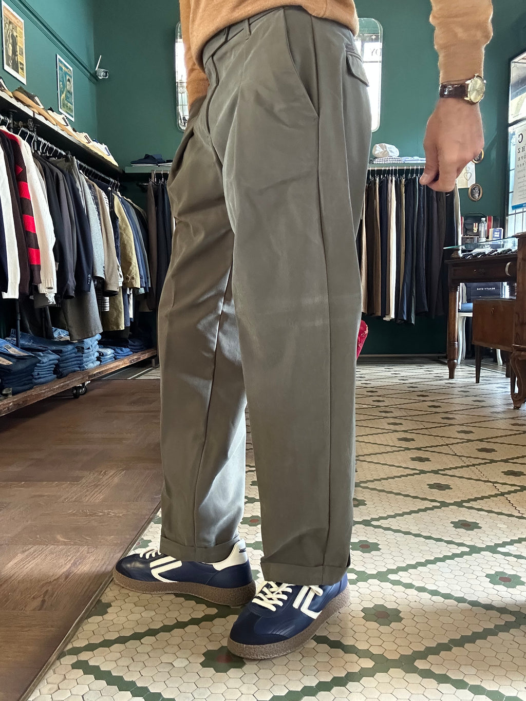 Pantalone Gand con pence loose fit