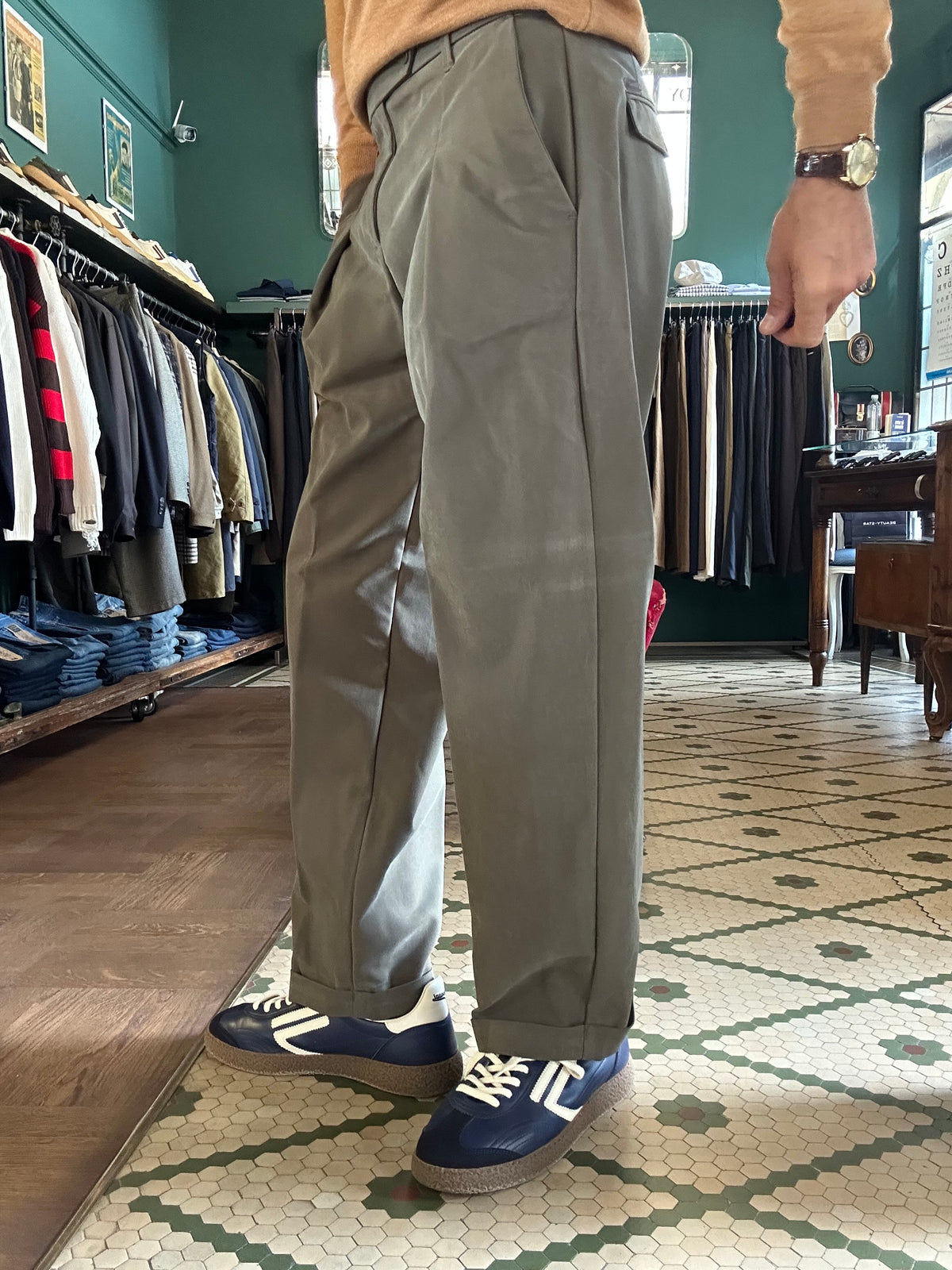 Pantalone Gand con pence loose fit