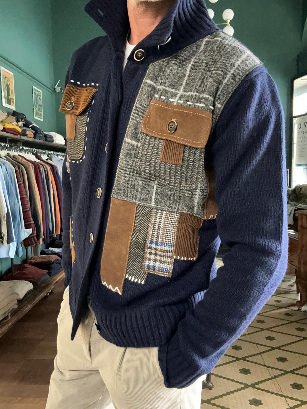 Wollstrickjacke mit Aufnäher