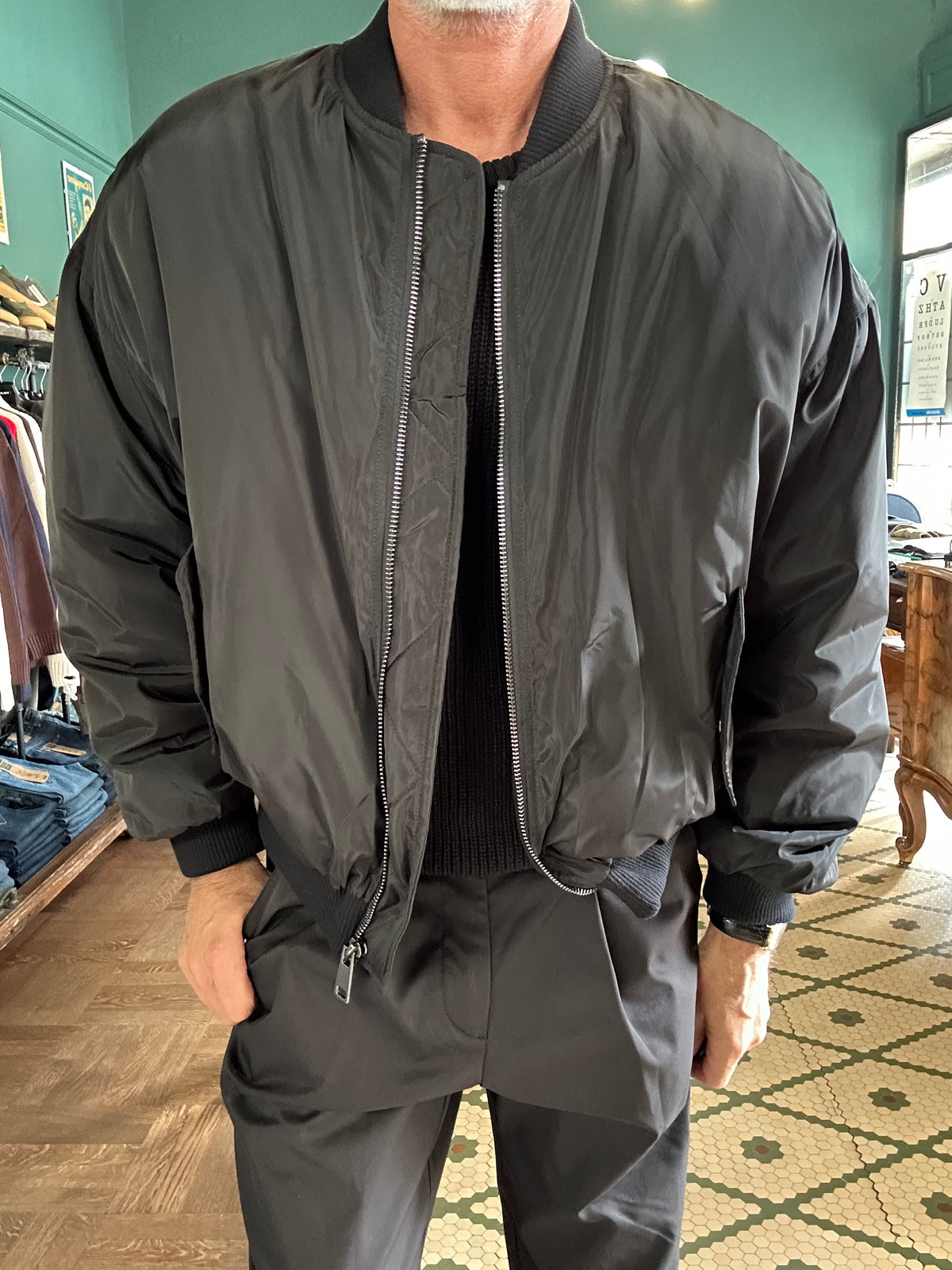 Bomber nero over