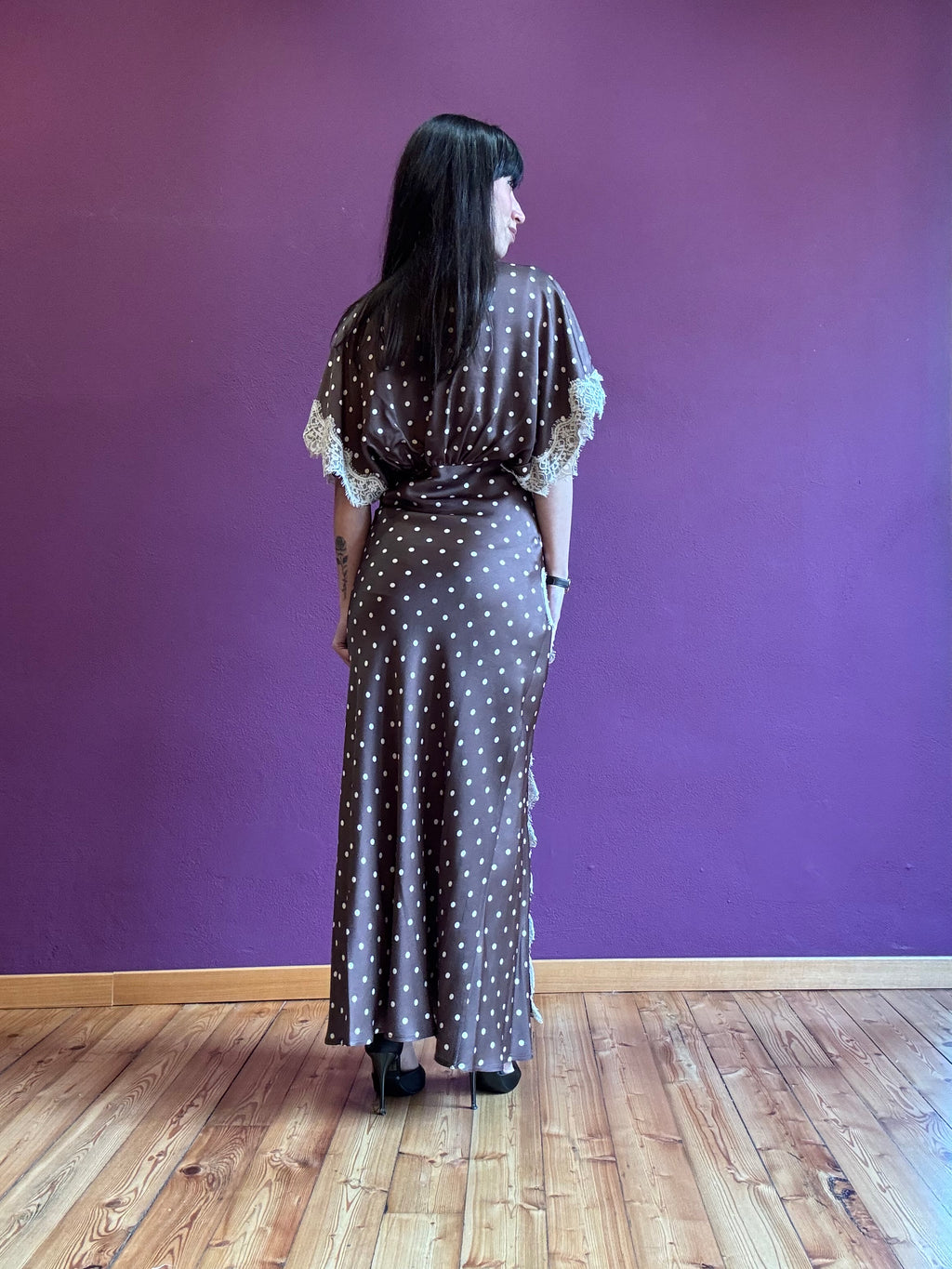 Abito manica a farfalla a pois con spacco in pizzo