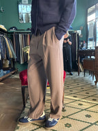 Pantalone loose fit con pence