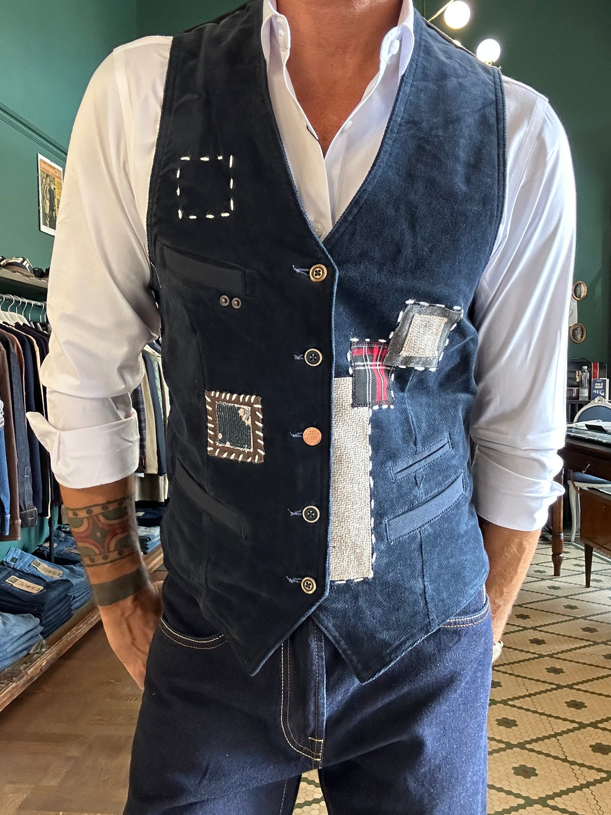 Gilet in fustagno con patch Garry’s Earth