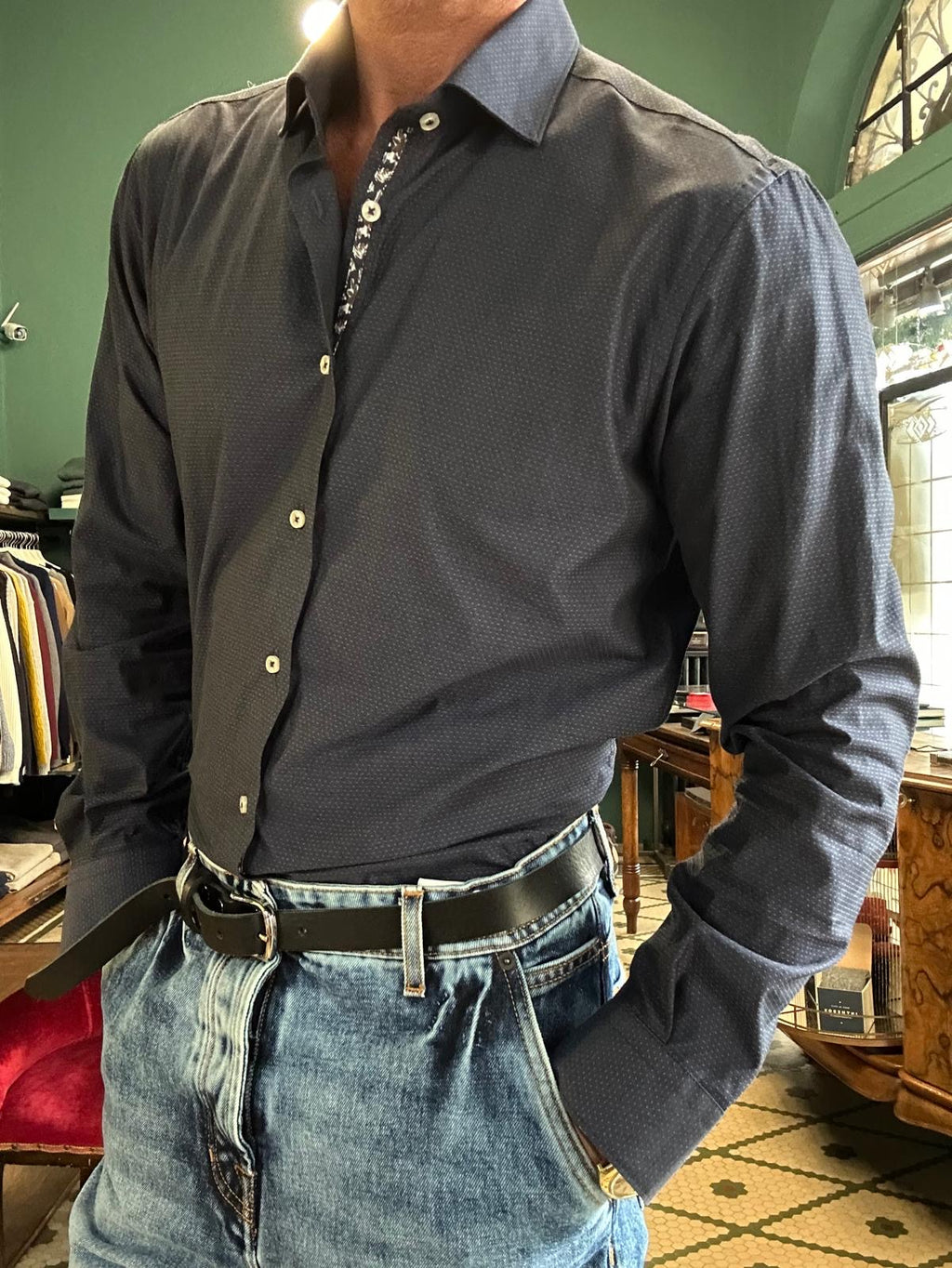 “Sam” shirt in textured cotton with contrasting profile and cuff