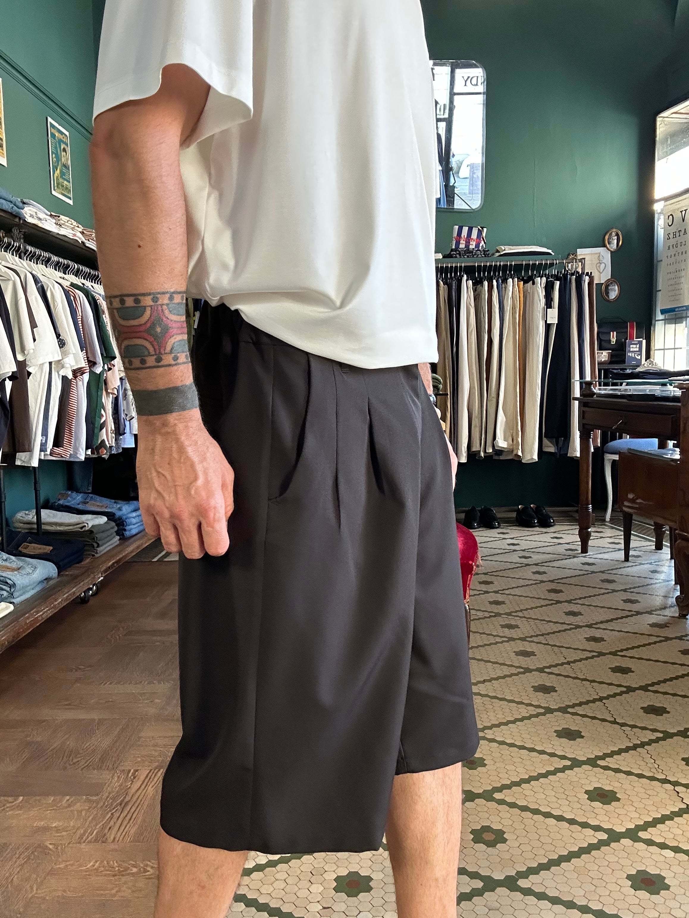 Bermuda oversize con pence Made in Italiy
