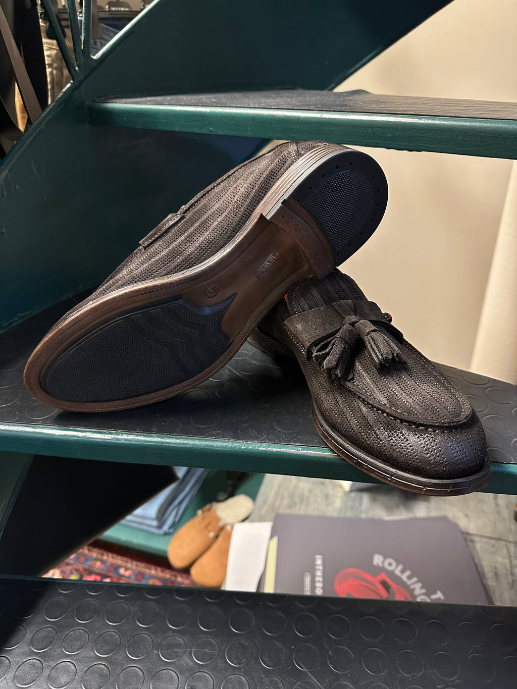 Mocassino scamosciato con nappine