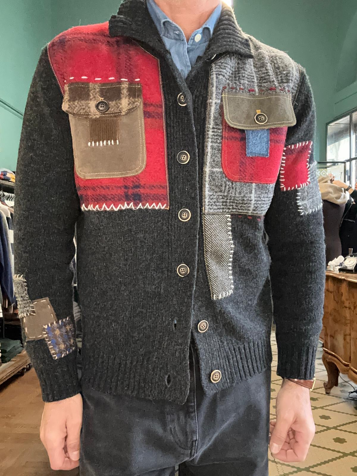 Cardigan in lana con patch