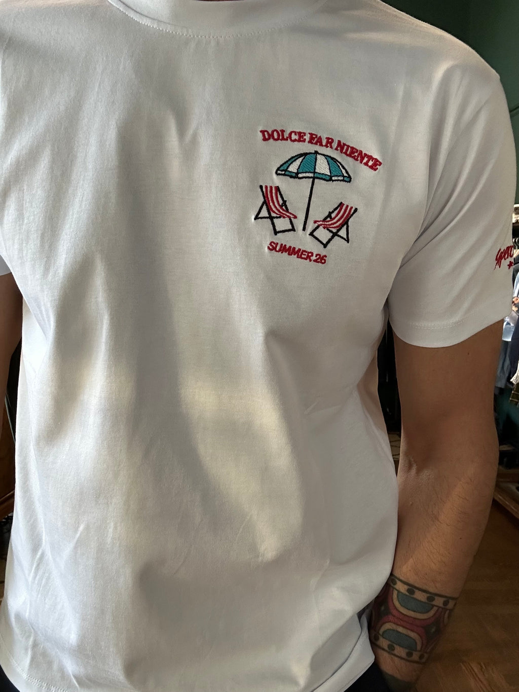 "Dolce far niente" T-shirt with embroidery