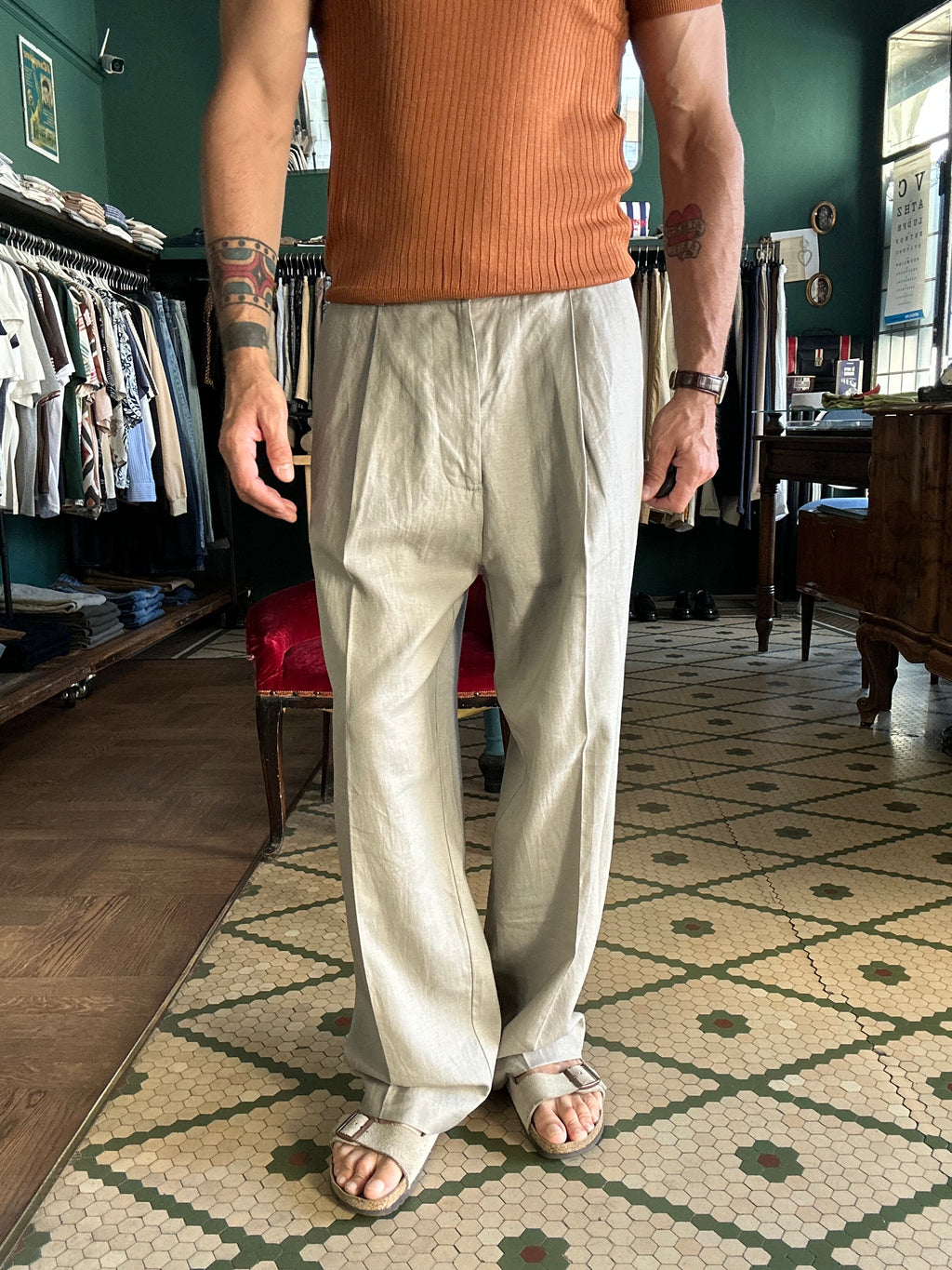 Pantalone loose fit con pence in misto Lino