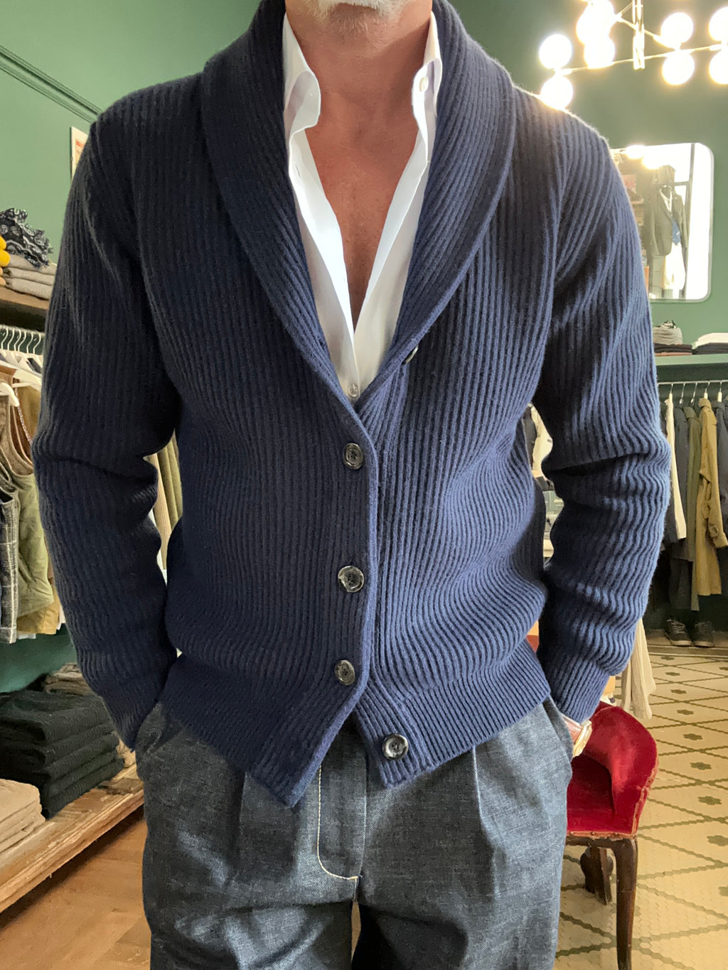 Cardigan sciallato in lana a coste