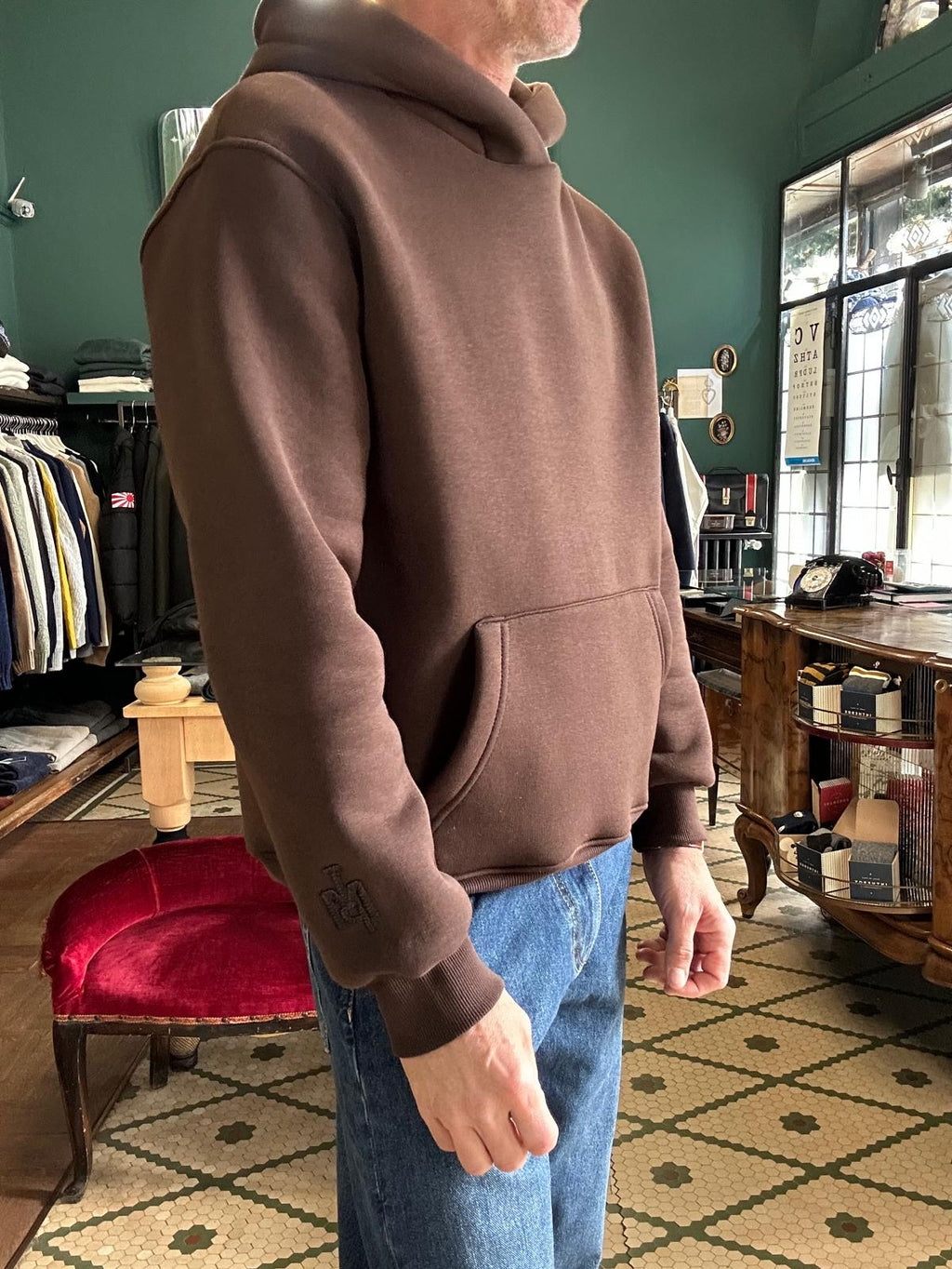 Felpa con cappuccio e marsupio