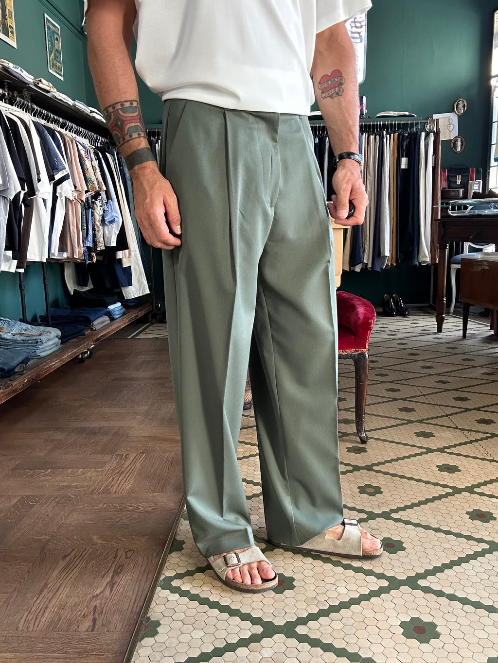 Pantalone con pence loose fit