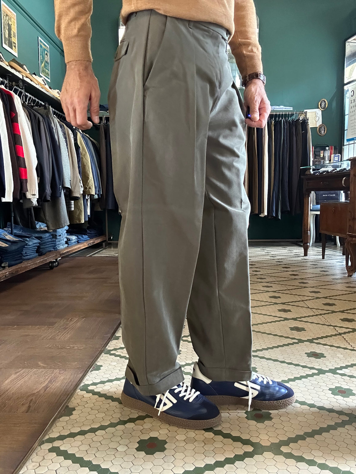 Pantalone Gand con pence loose fit