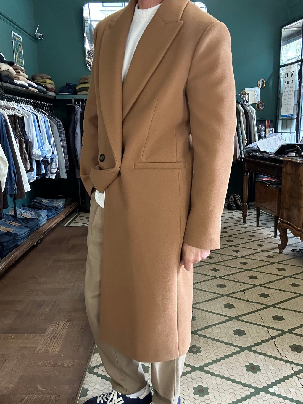 Cappotto con rever a lancia