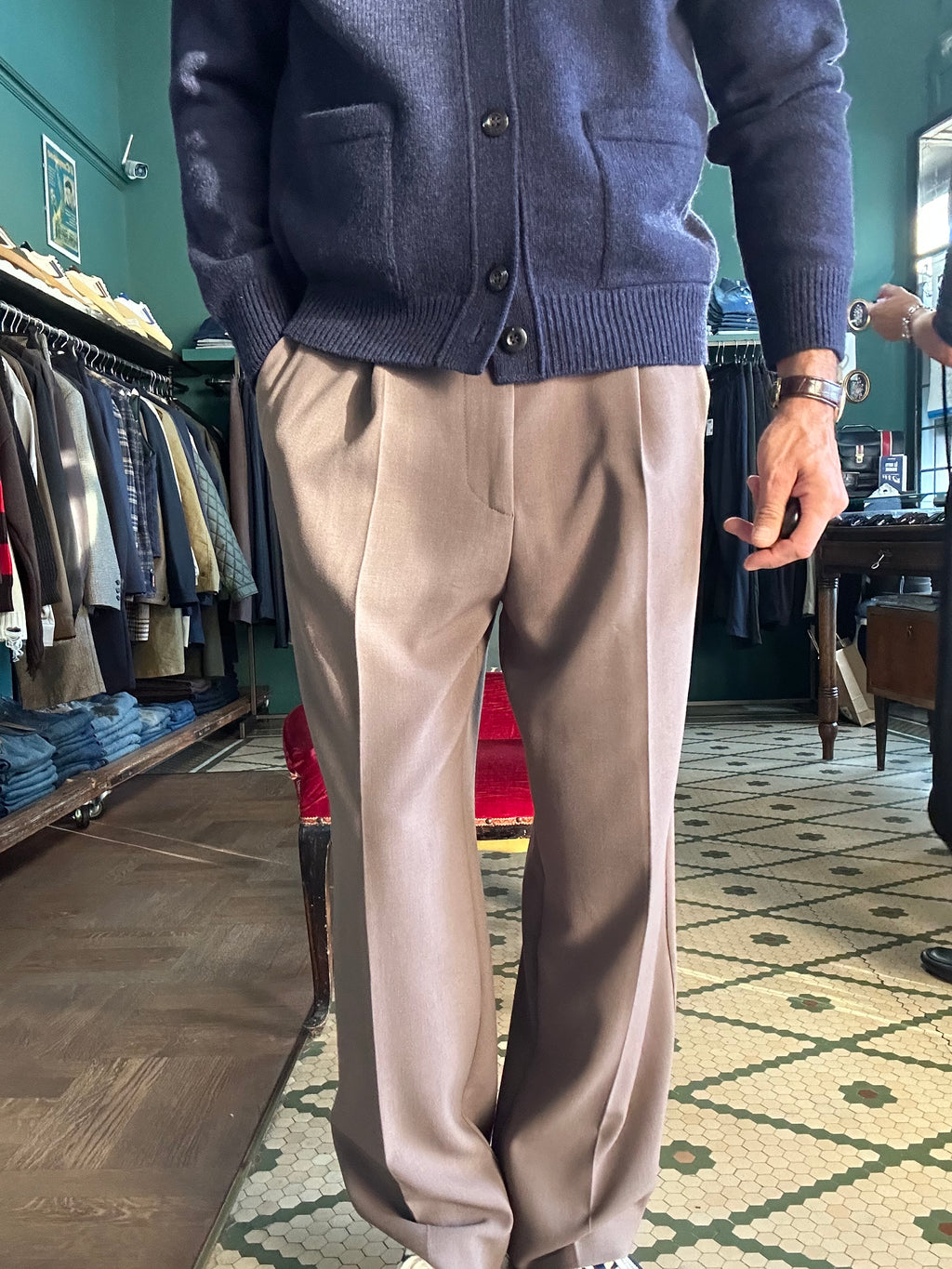 Pantalone loose fit con pence