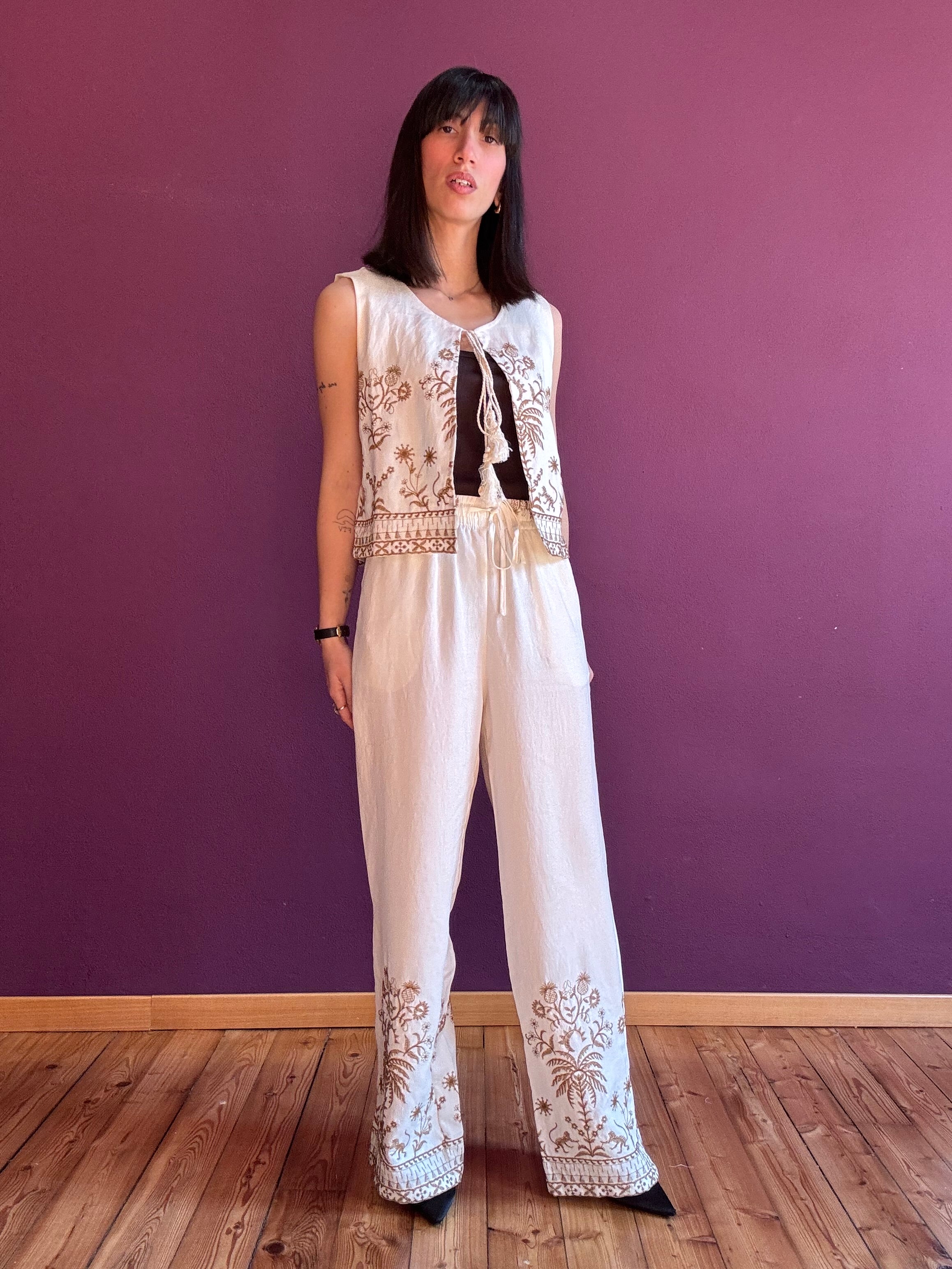 Pantalone effetto lino con ricami