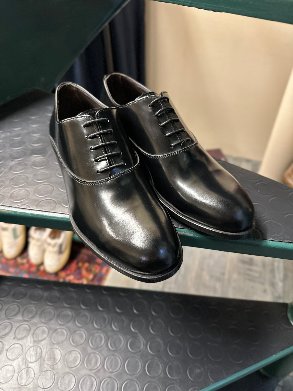 Brushed brogue with leather sole
